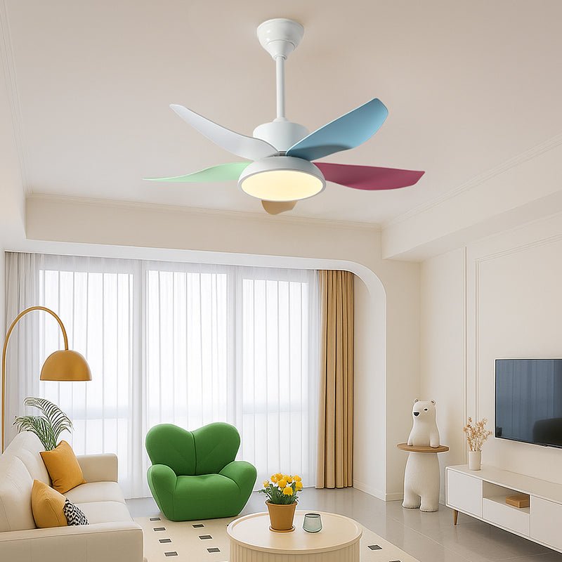Milo Deckenventilator mit Licht in einem modernen Wohnraum