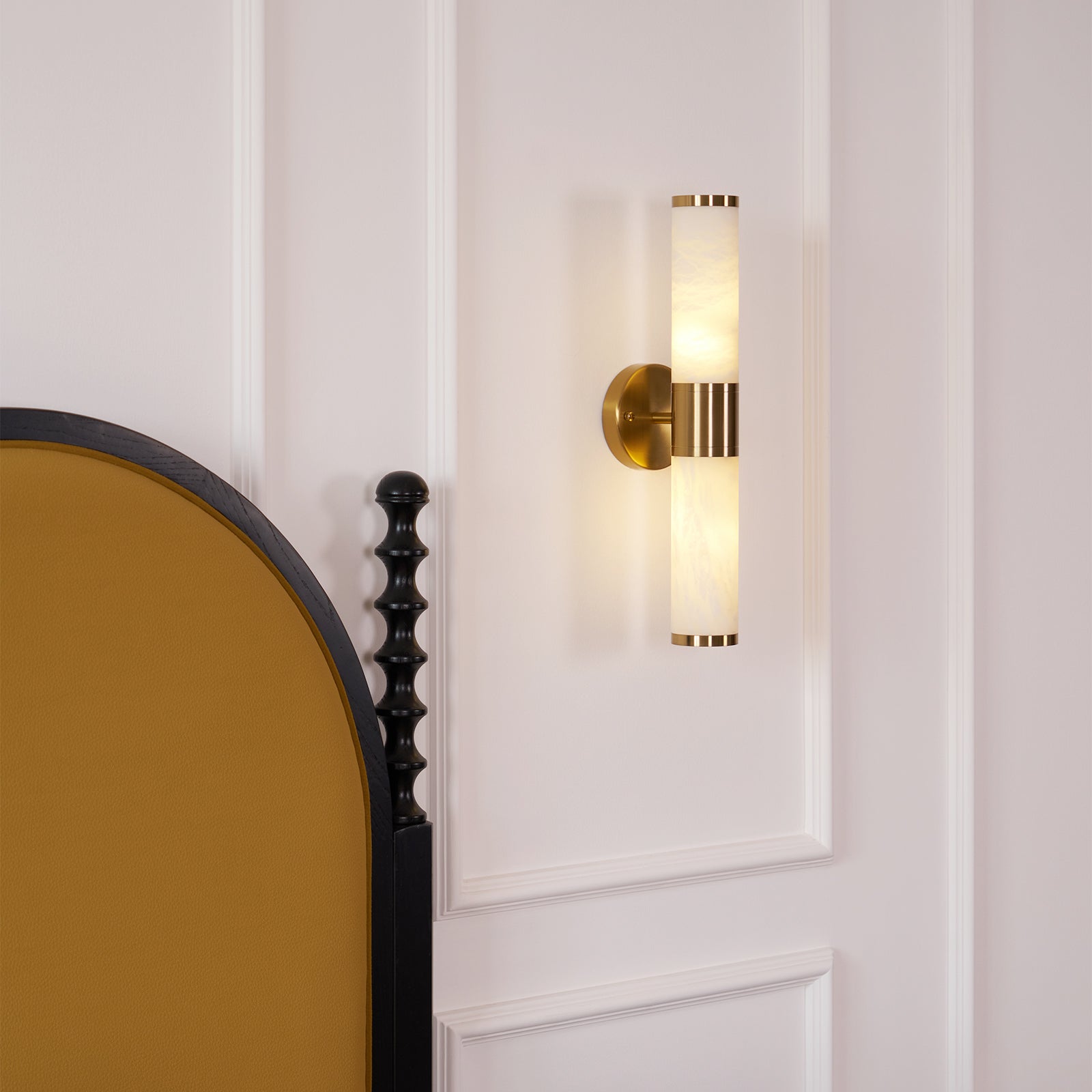 Kaia Minimalist Alabaster Wall Lamp - Neutralighting