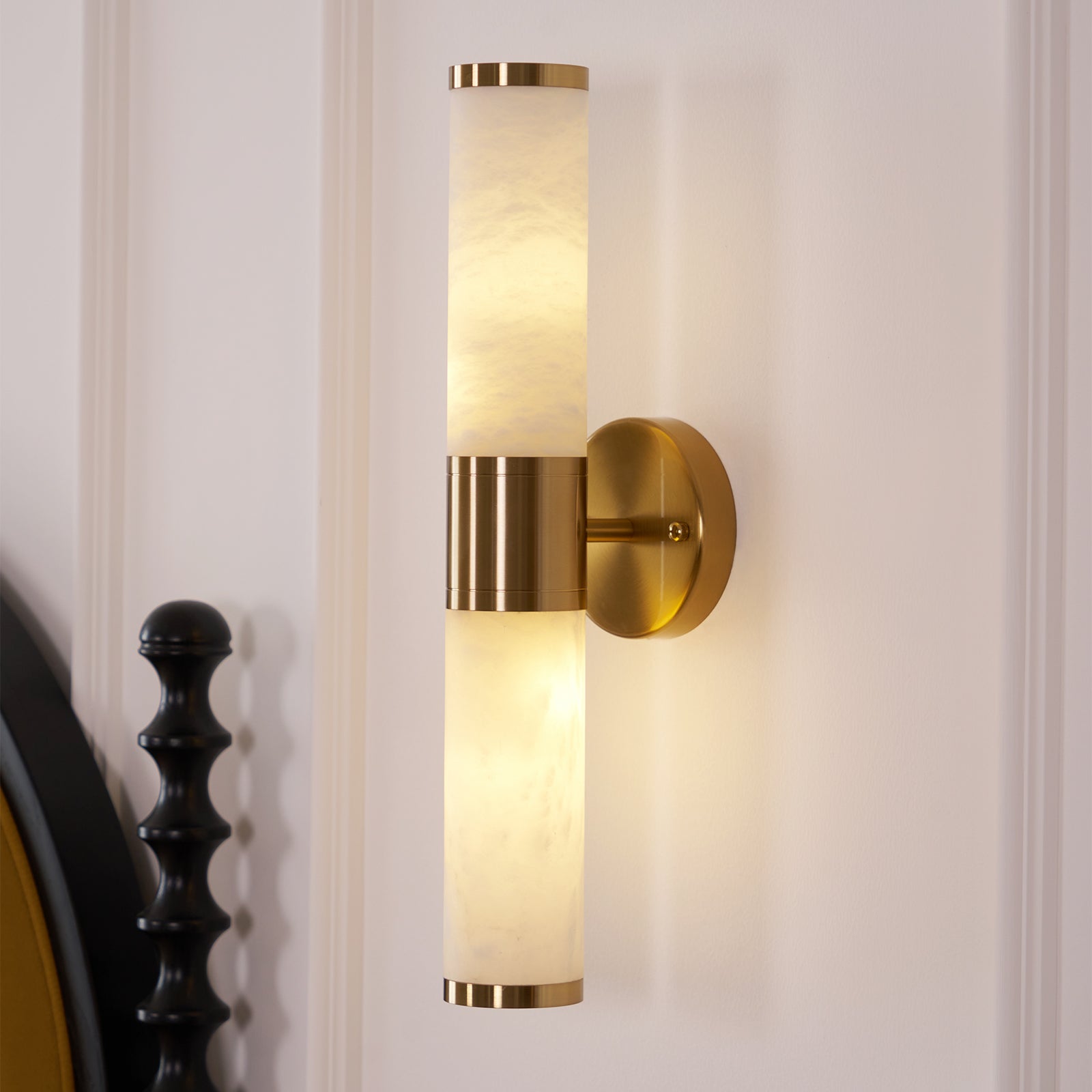 Kaia Minimalist Alabaster Wall Lamp - Neutralighting