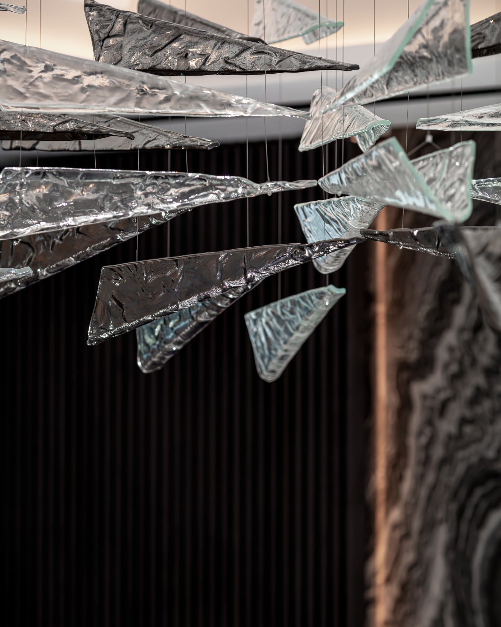 Nyvinia Glas Feder-Form Kronleuchter-Letslighting