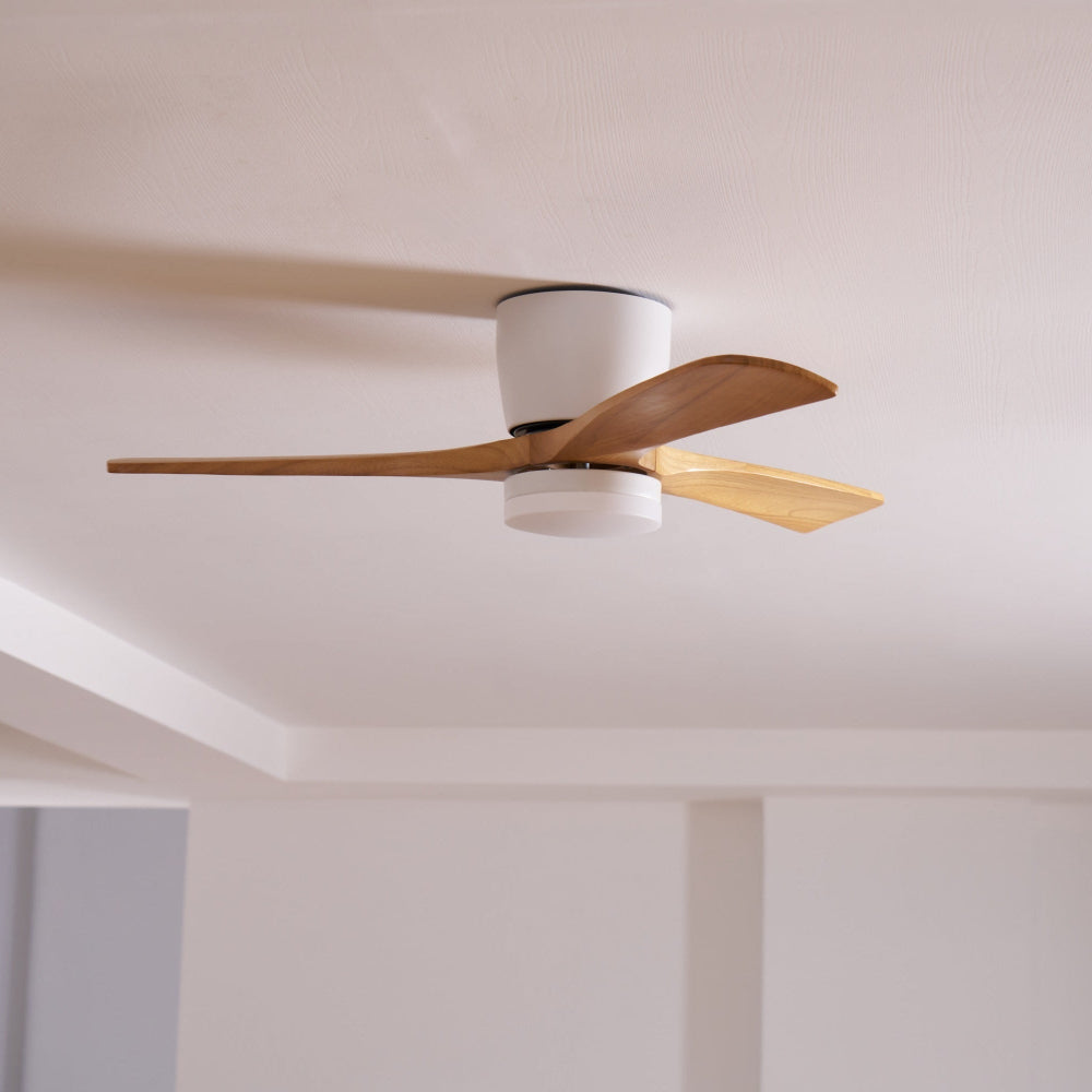 Elena Moderner Holz-Deckenventilator mit Licht in Weiß