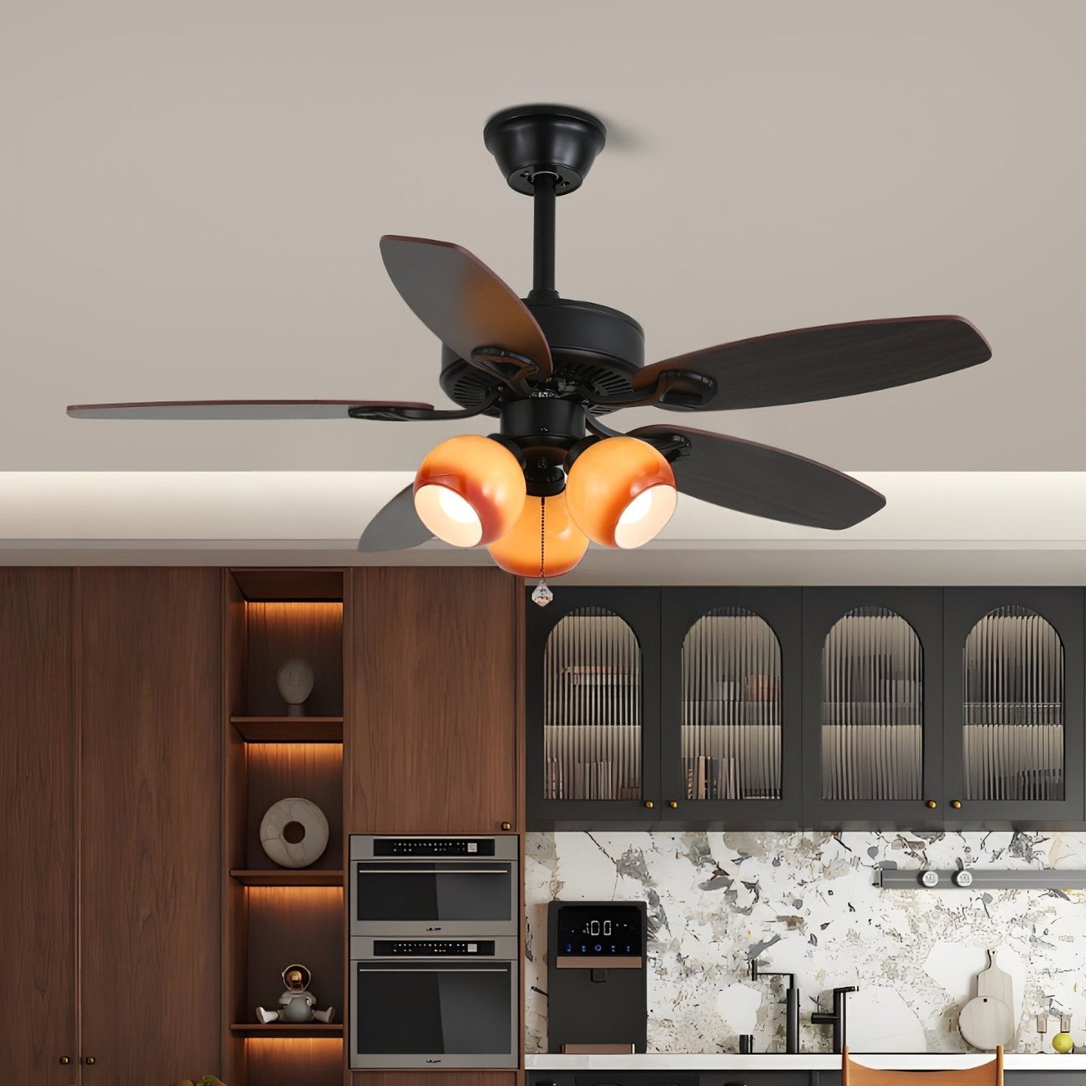 Detaillierte Ansicht des Glasschirms der Calviera Vintage Deckenventilatorleuchte