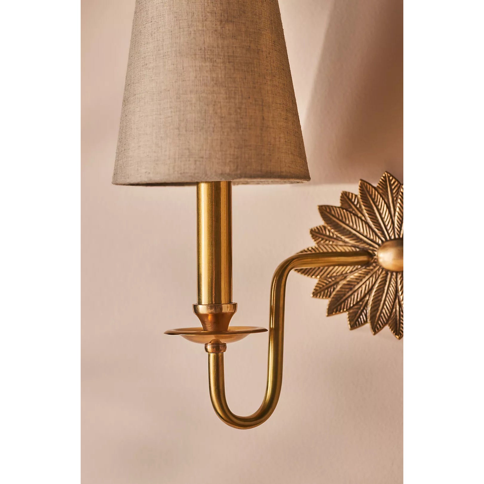 Nimb Elegance Wandleuchte aus Messinggewebe-Letslighting