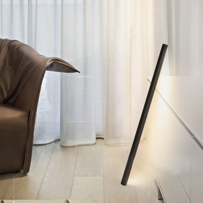 Arisha Minimalistische Linear LED Stehleuchte Schwarz/Gold Ess/Wohnzimmer Metall
