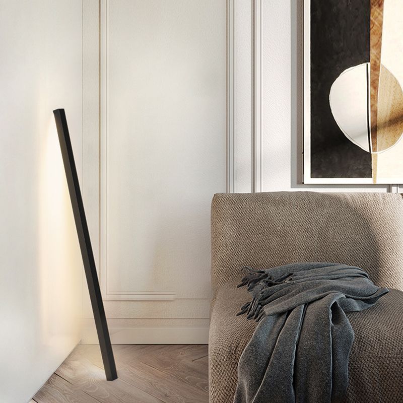 Arisha Minimalistische Linear LED Stehleuchte Schwarz/Gold Ess/Wohnzimmer Metall