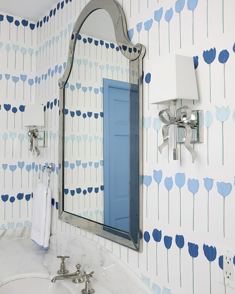 Ribelle Black Shade Wall Sconce with Gold Bow Accent - Letslighting