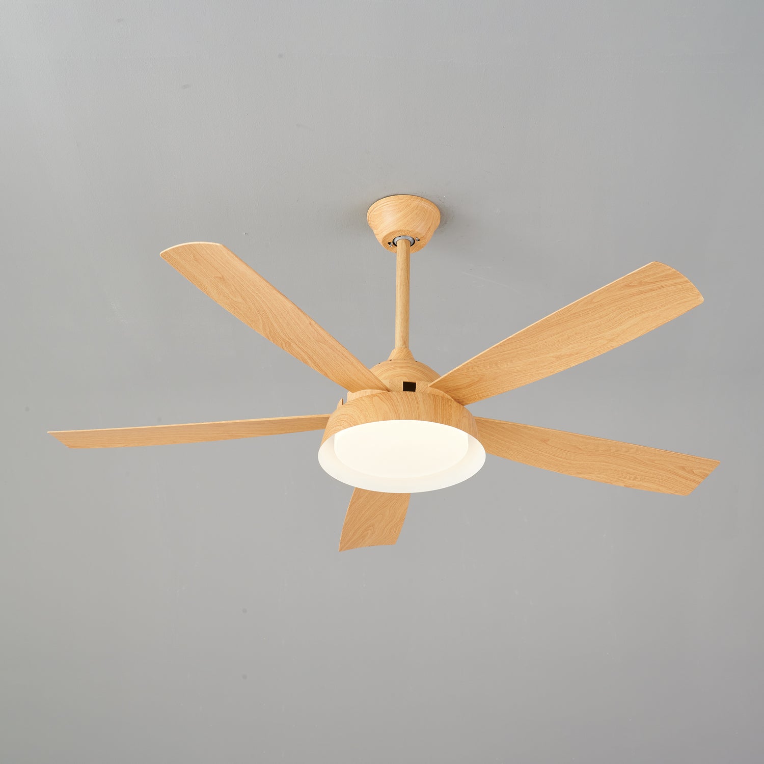Orvino Deckenventilatorleuchte Holz, mit Licht an und Ventilator aus