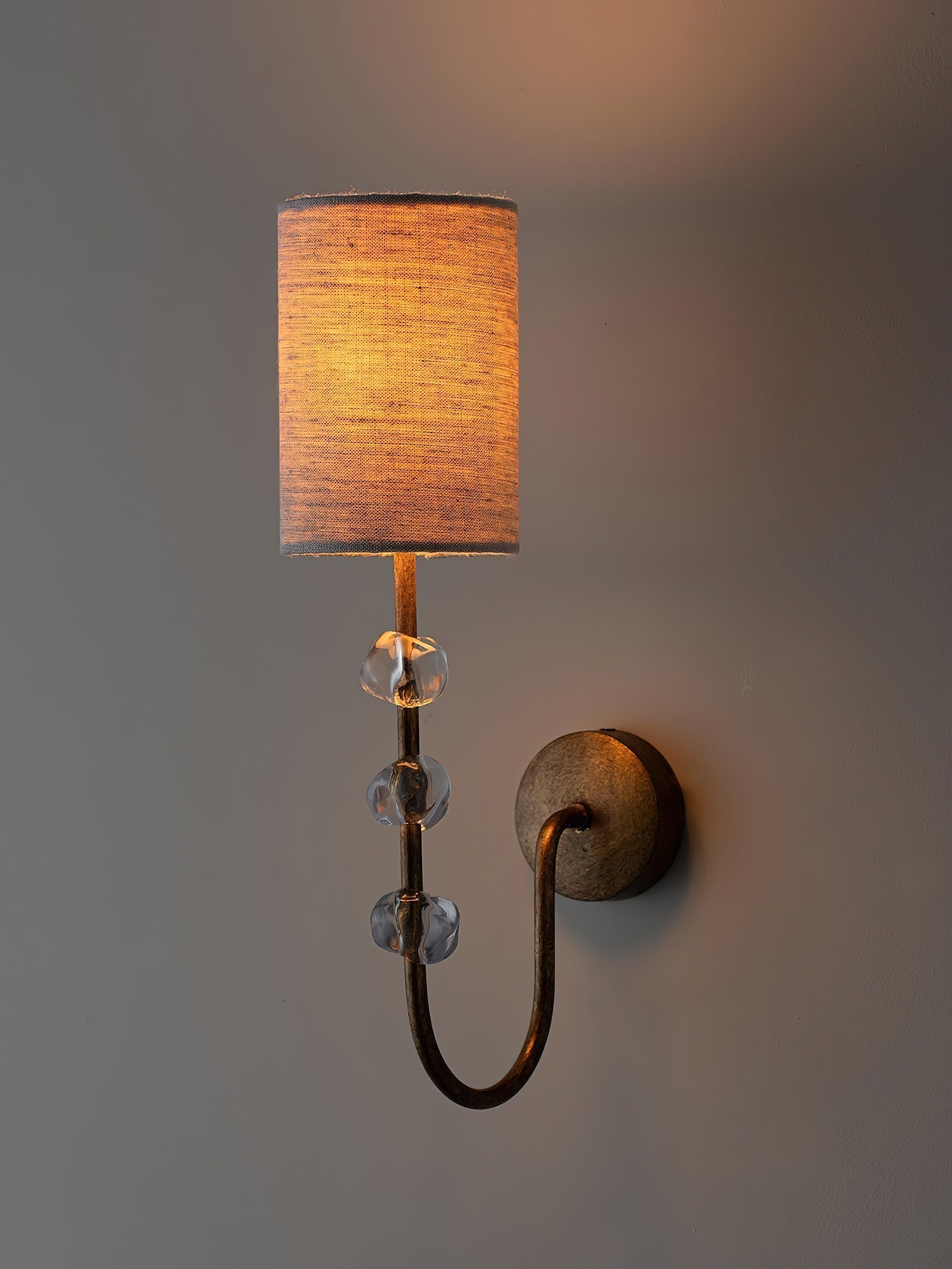 Rune Industrielle Vintage Wandleuchte aus Stoff mit Kristallen-Letslighting