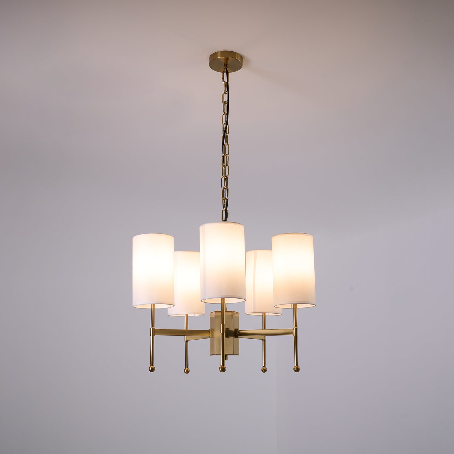 Ulcarisra Vintage Kronleuchter aus Messing mit Stoffbezug-Letslighting