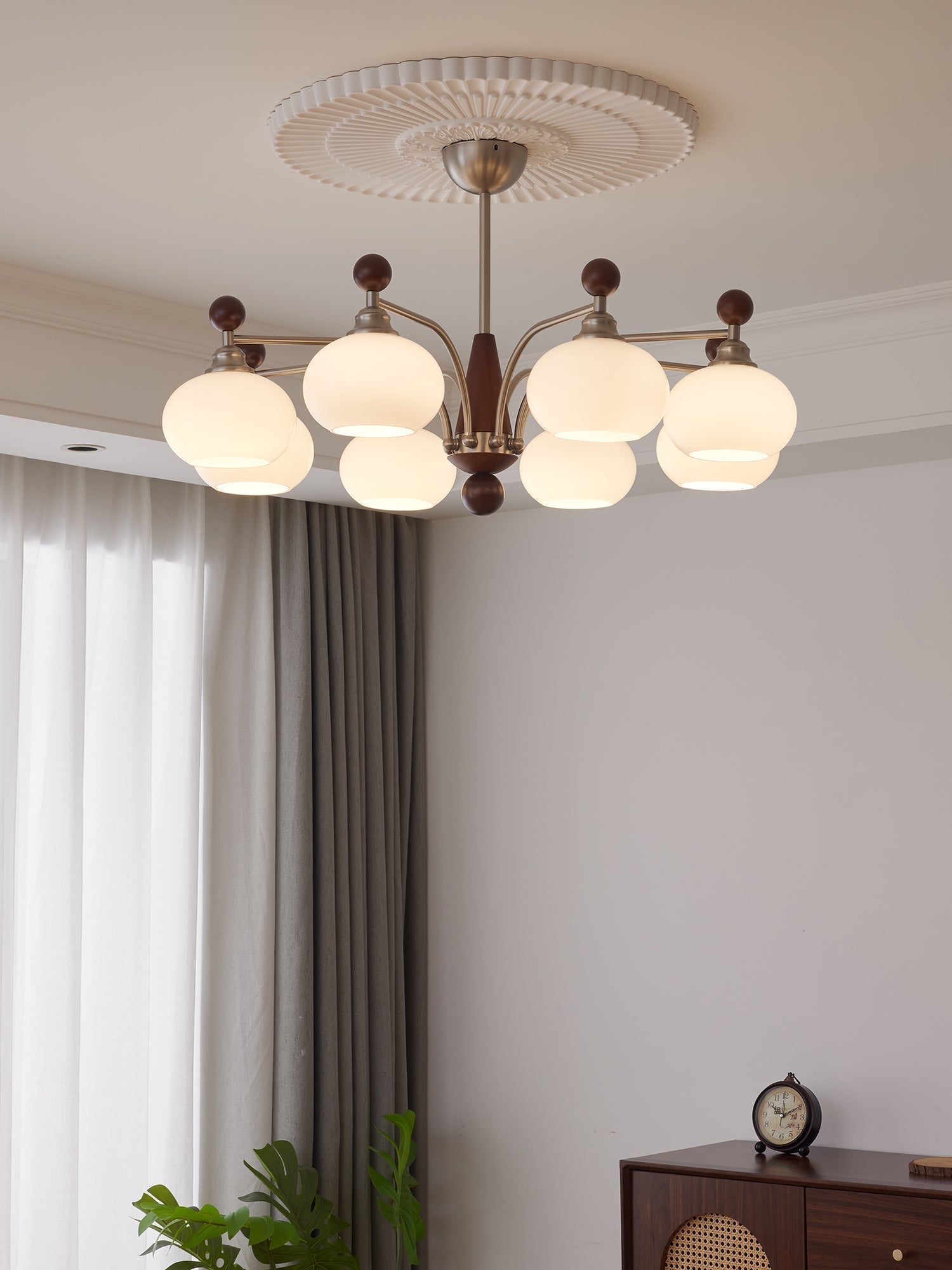Ivloria Traditionelle Eleganz Orbit Holz Glas Kronleuchter-Letslighting