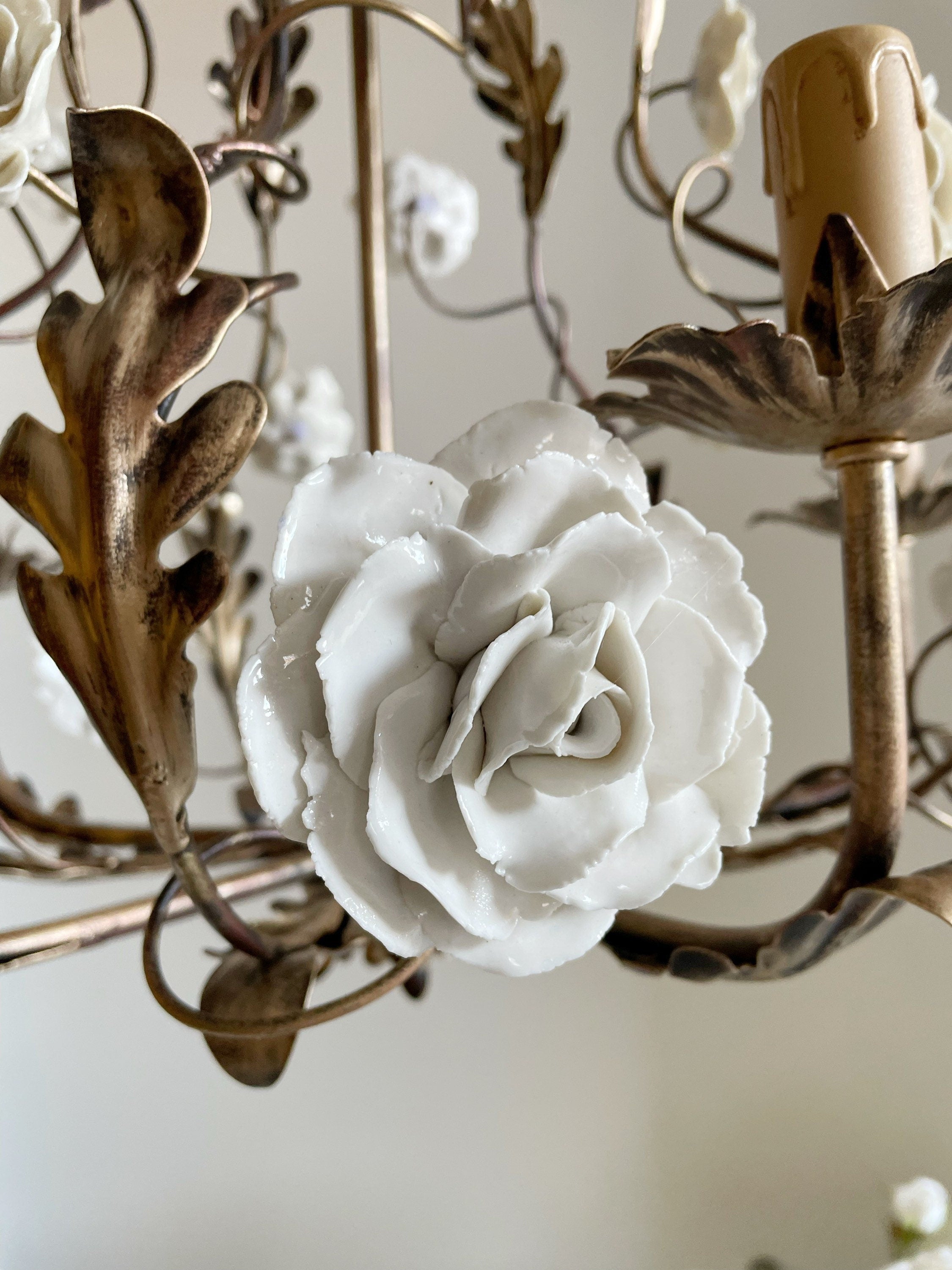 Araeyra Postmoderner Luxus Rosen-Keramik-Kronleuchter-Letslighting