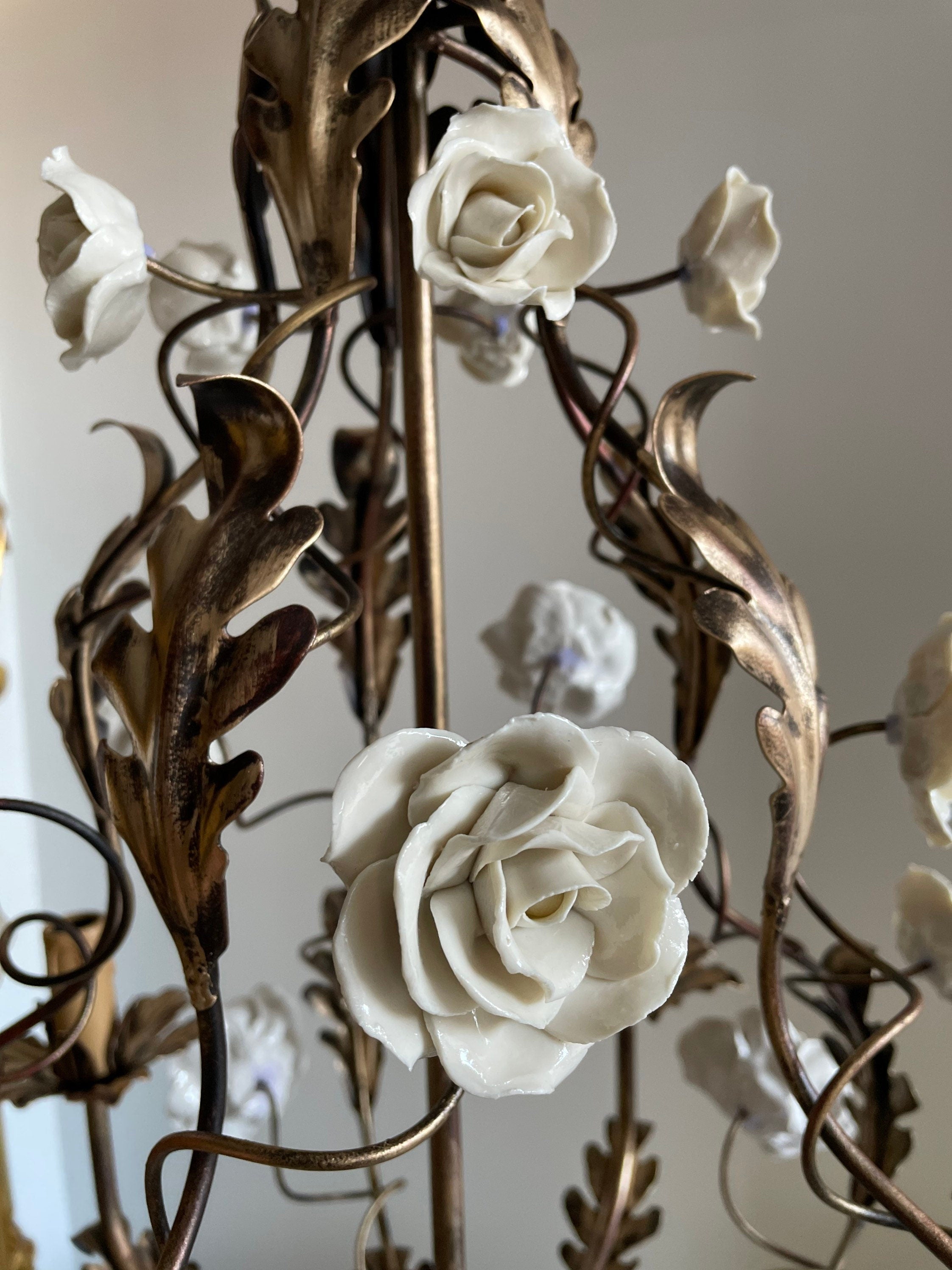 Araeyra Postmoderner Luxus Rosen-Keramik-Kronleuchter-Letslighting