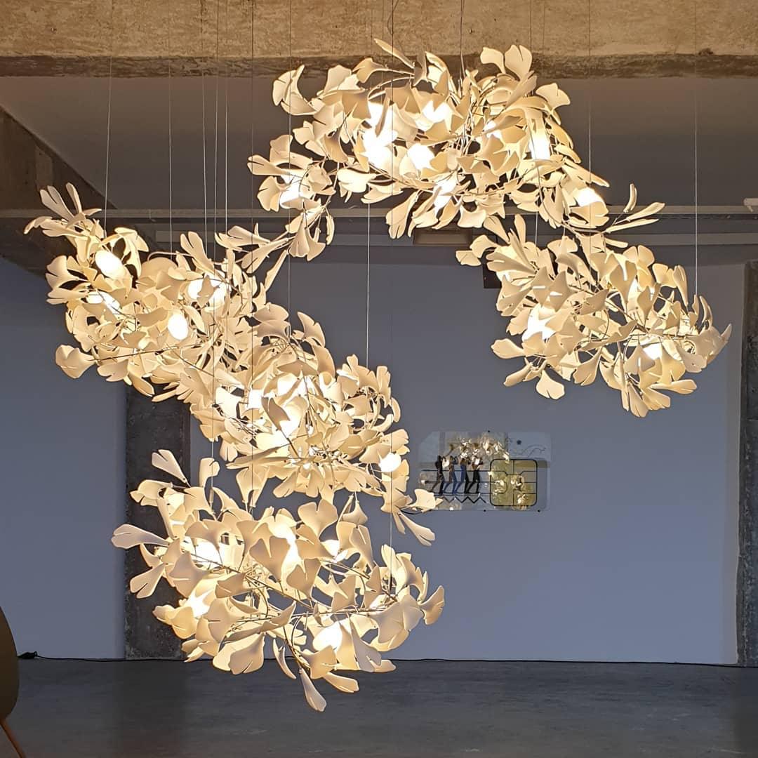 Olivia GloGink Modern Langes Gold LED Kronleuchter, aus Metall&Keramik
