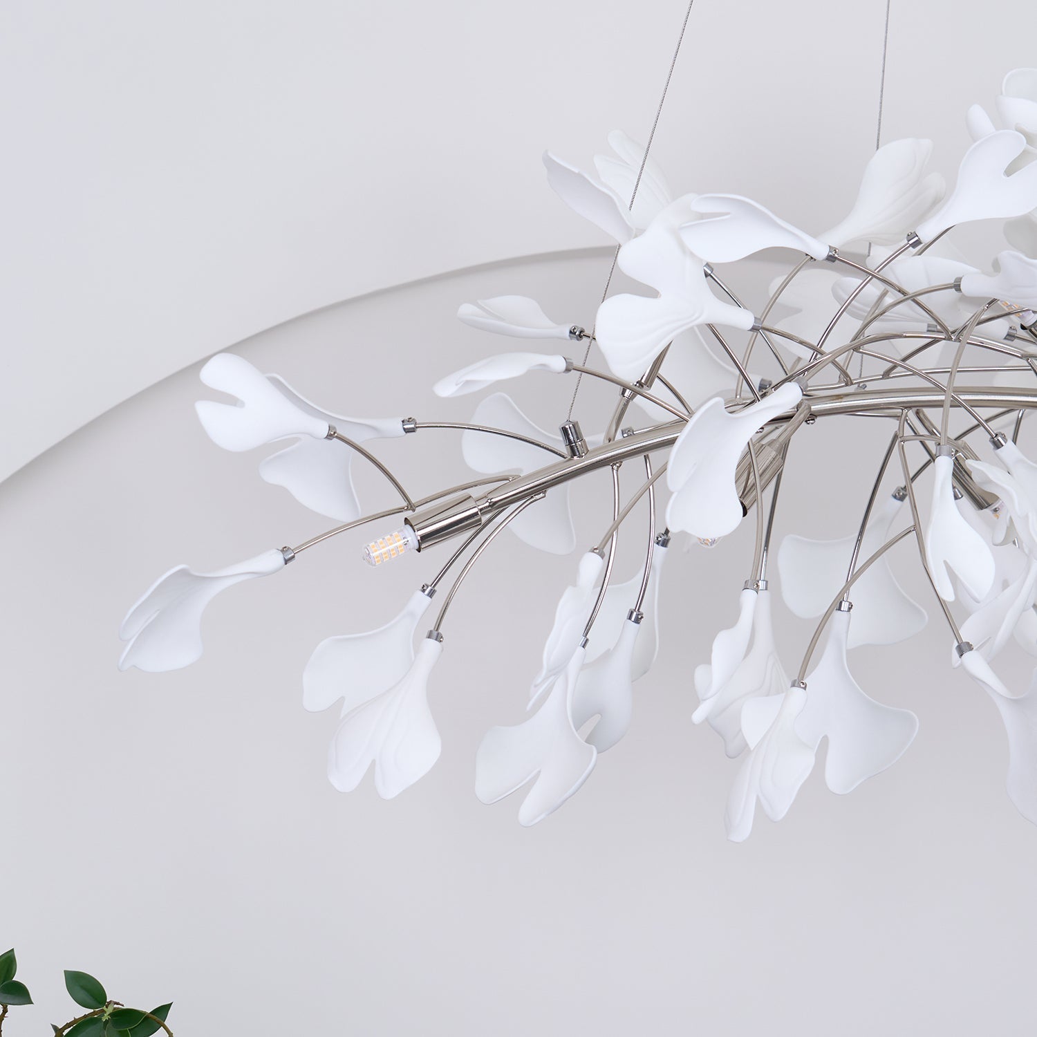 Arux Ginkgo-Kronleuchter im Art-Déco-Stil, nach unten gebogen
