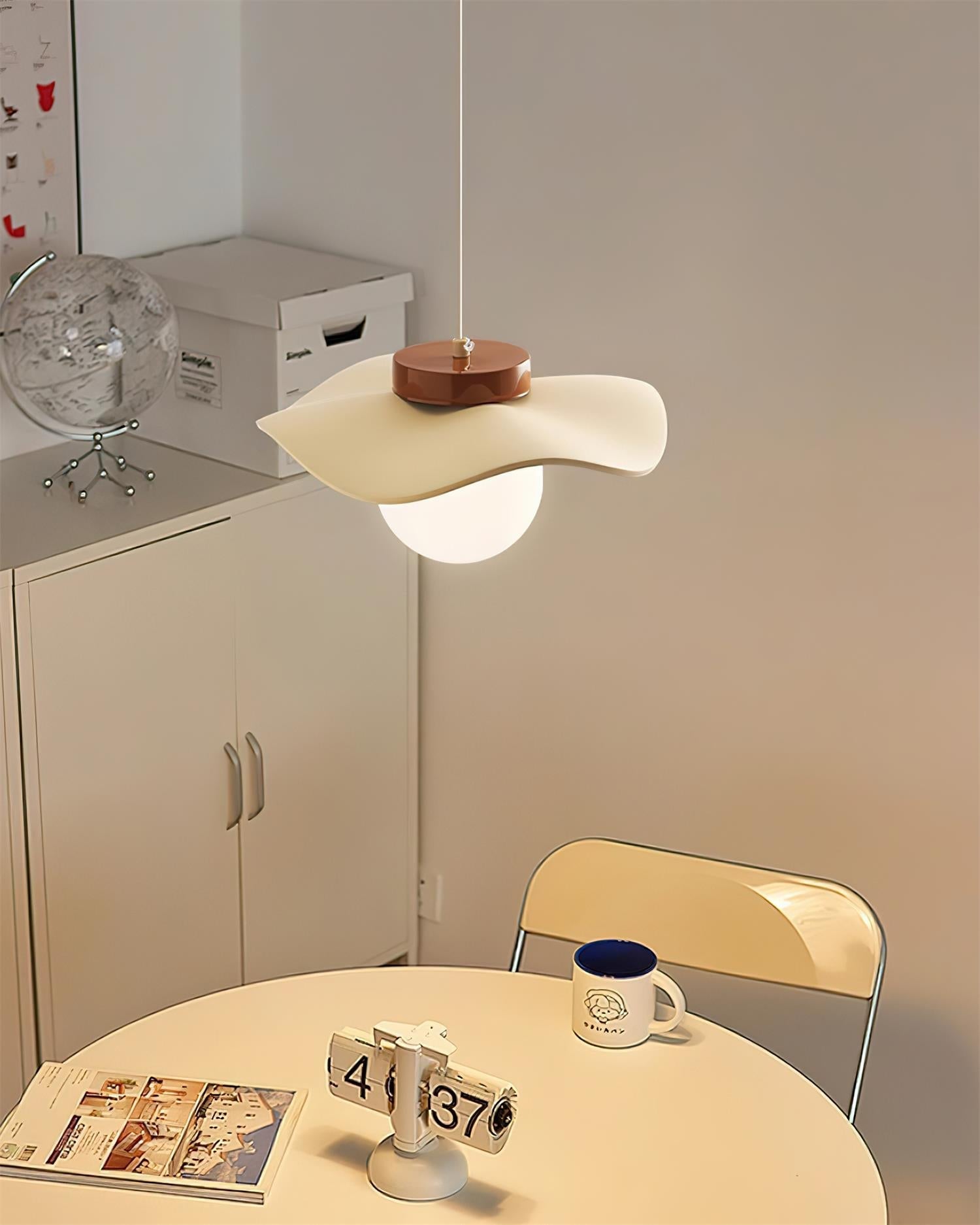 Pendelleuchte Glas Schirm Skulptural Minimalistisch-Letslighting