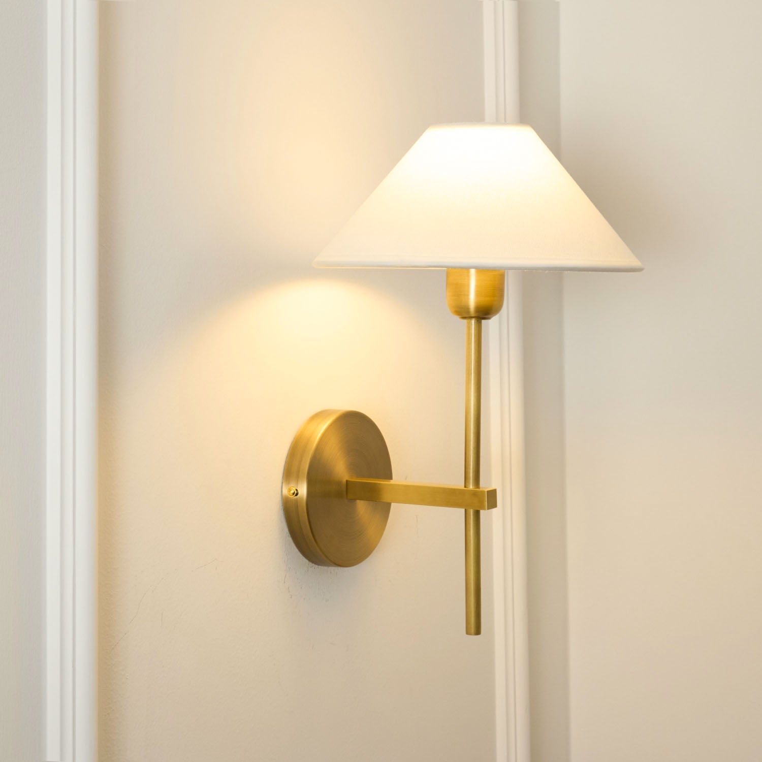 Zosilara Vintage Wandleuchte aus Messing mit Stoffbezug-Letslighting