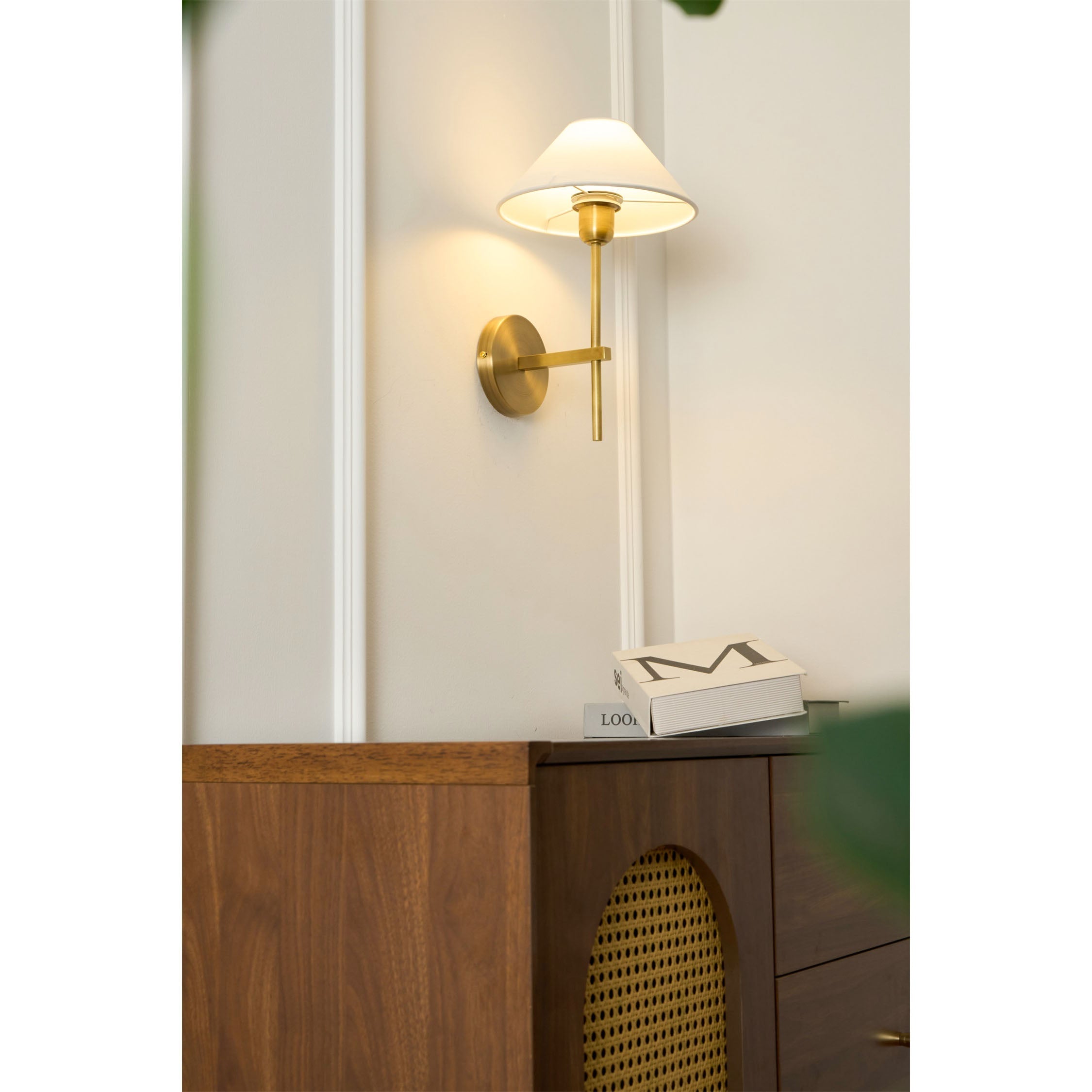 Zosilara Vintage Wandleuchte aus Messing mit Stoffbezug-Letslighting