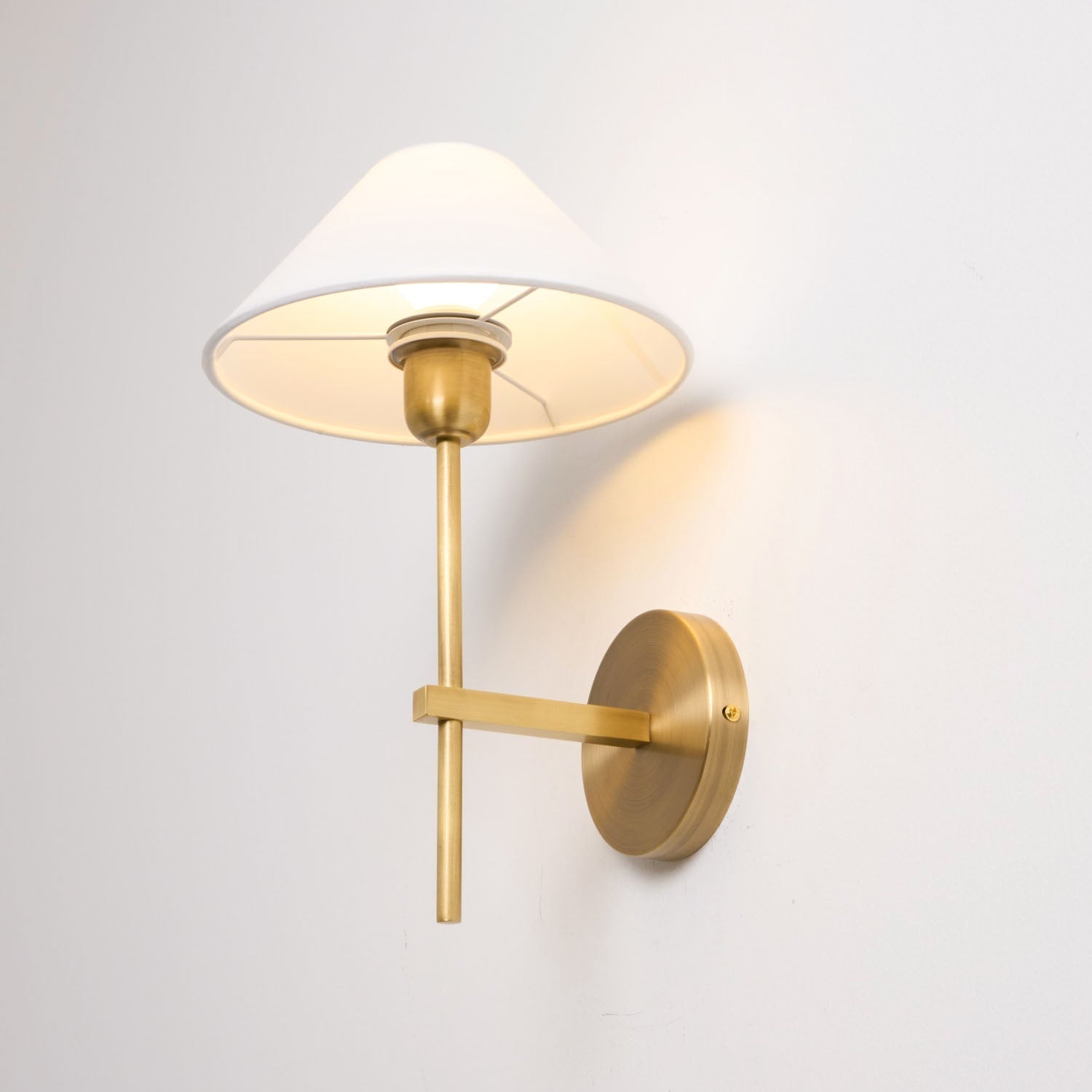 Zosilara Vintage Wandleuchte aus Messing mit Stoffbezug-Letslighting