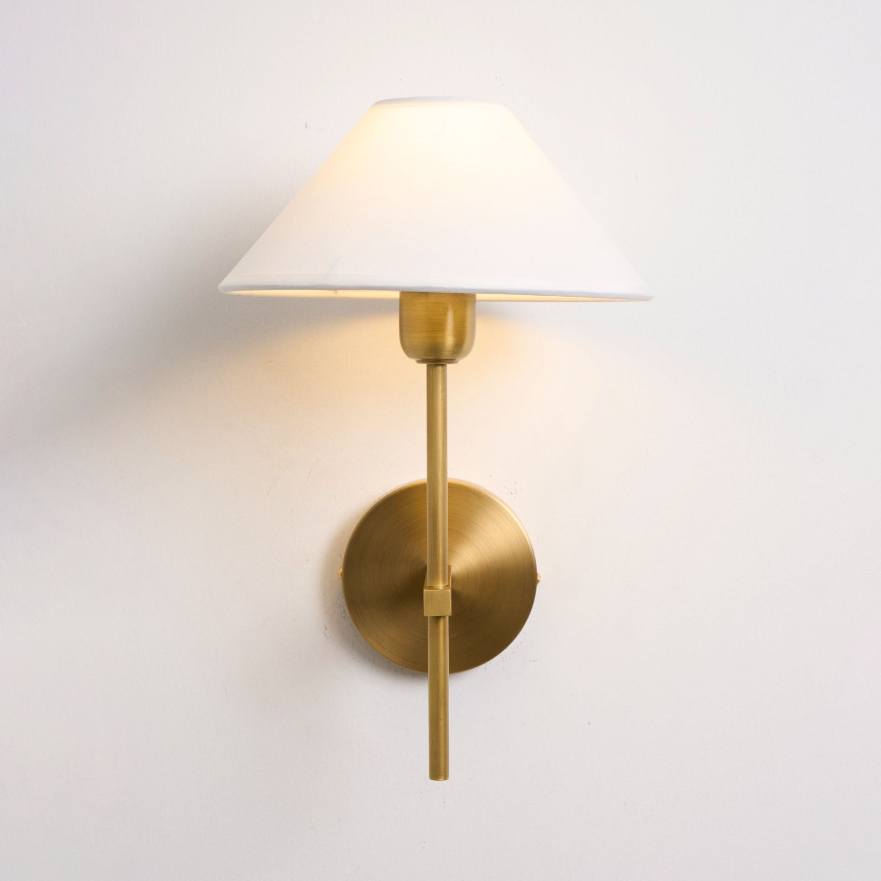 Zosilara Vintage Wandleuchte aus Messing mit Stoffbezug-Letslighting