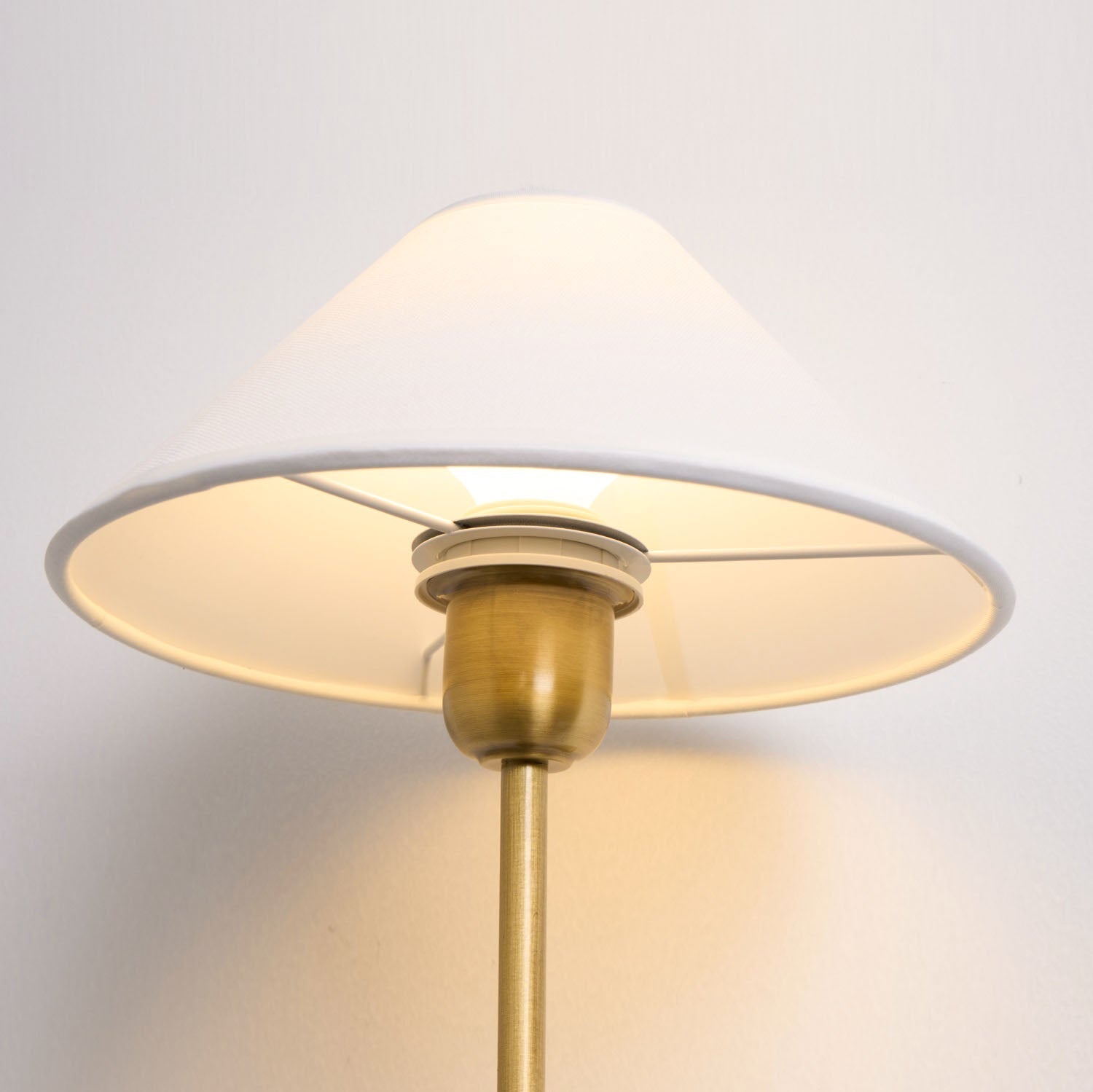 Zosilara Vintage Wandleuchte aus Messing mit Stoffbezug-Letslighting