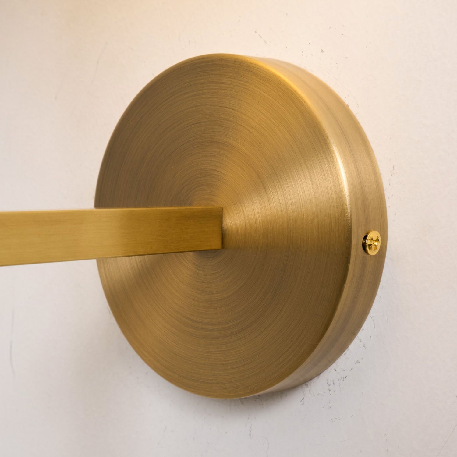 Zosilara Vintage Wandleuchte aus Messing mit Stoffbezug-Letslighting