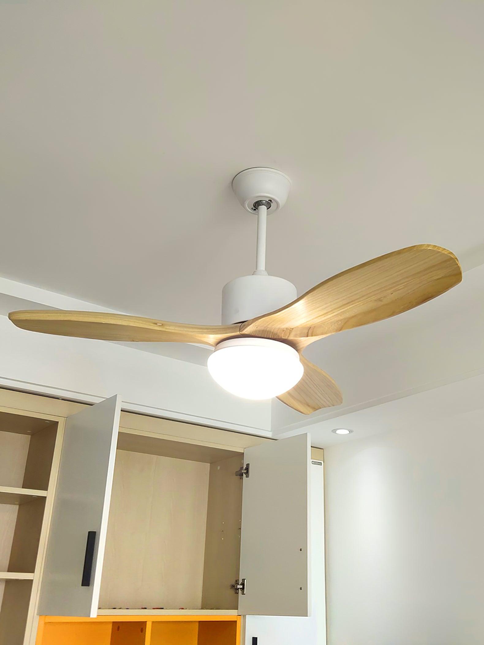 Diagramm mit den Abmessungen der Brivel Ventilatorleuchte Ø 132cm.