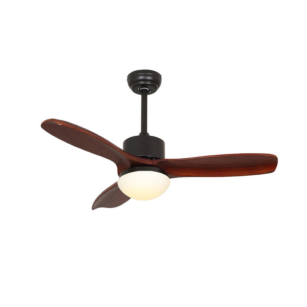 Brivel Ventilatorleuchte auf einer überdachten Terrasse installiert.