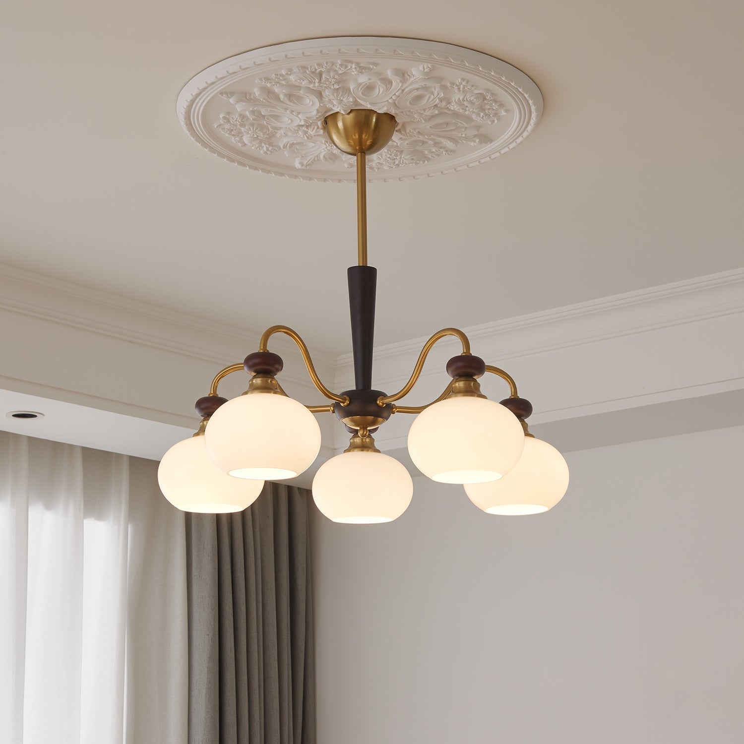 Calaeila Traditionelle Eleganz Kugel Holz Glas Kronleuchter-Letslighting