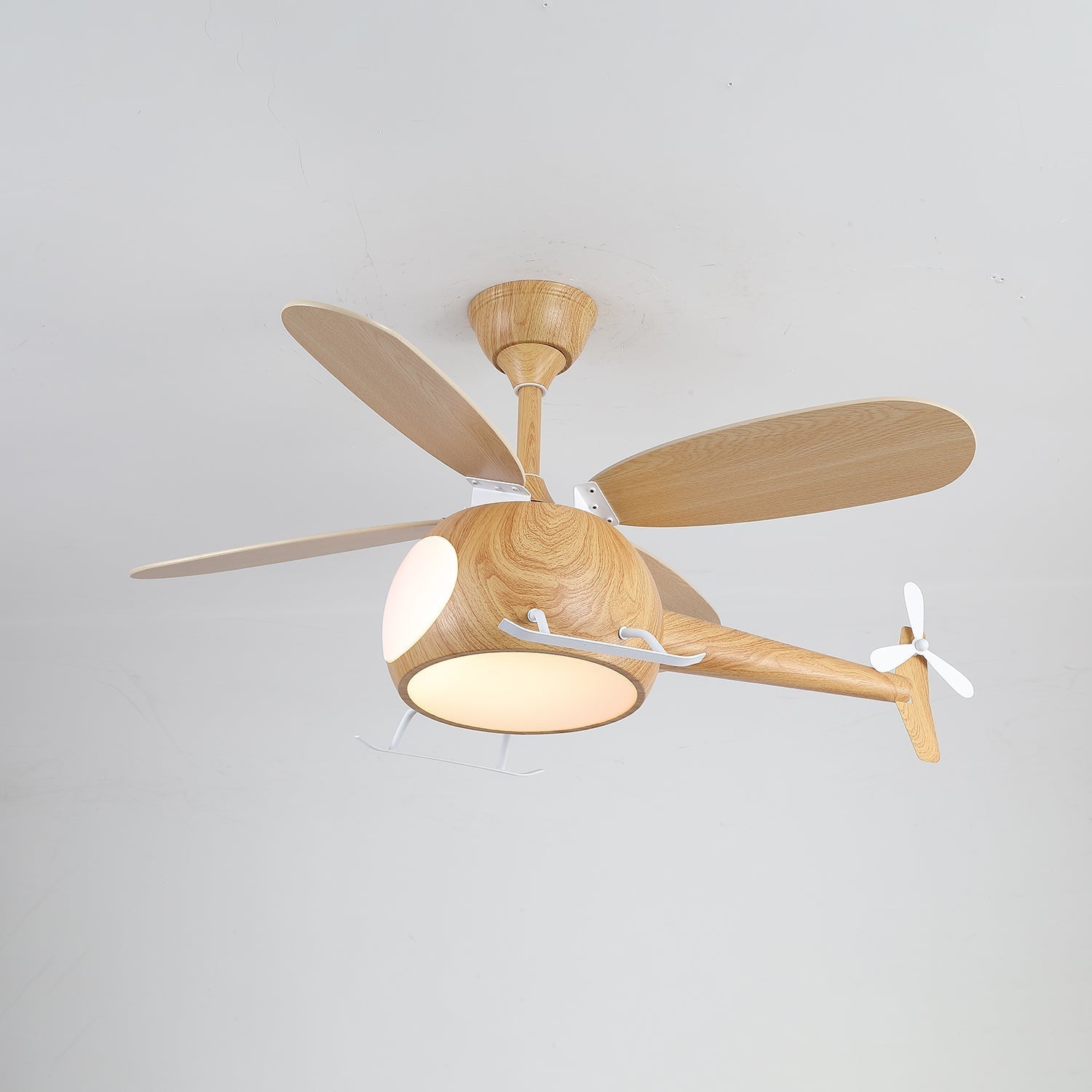 Aviara Ventilatorleuchte zeigt ihre festverdrahtete Installation