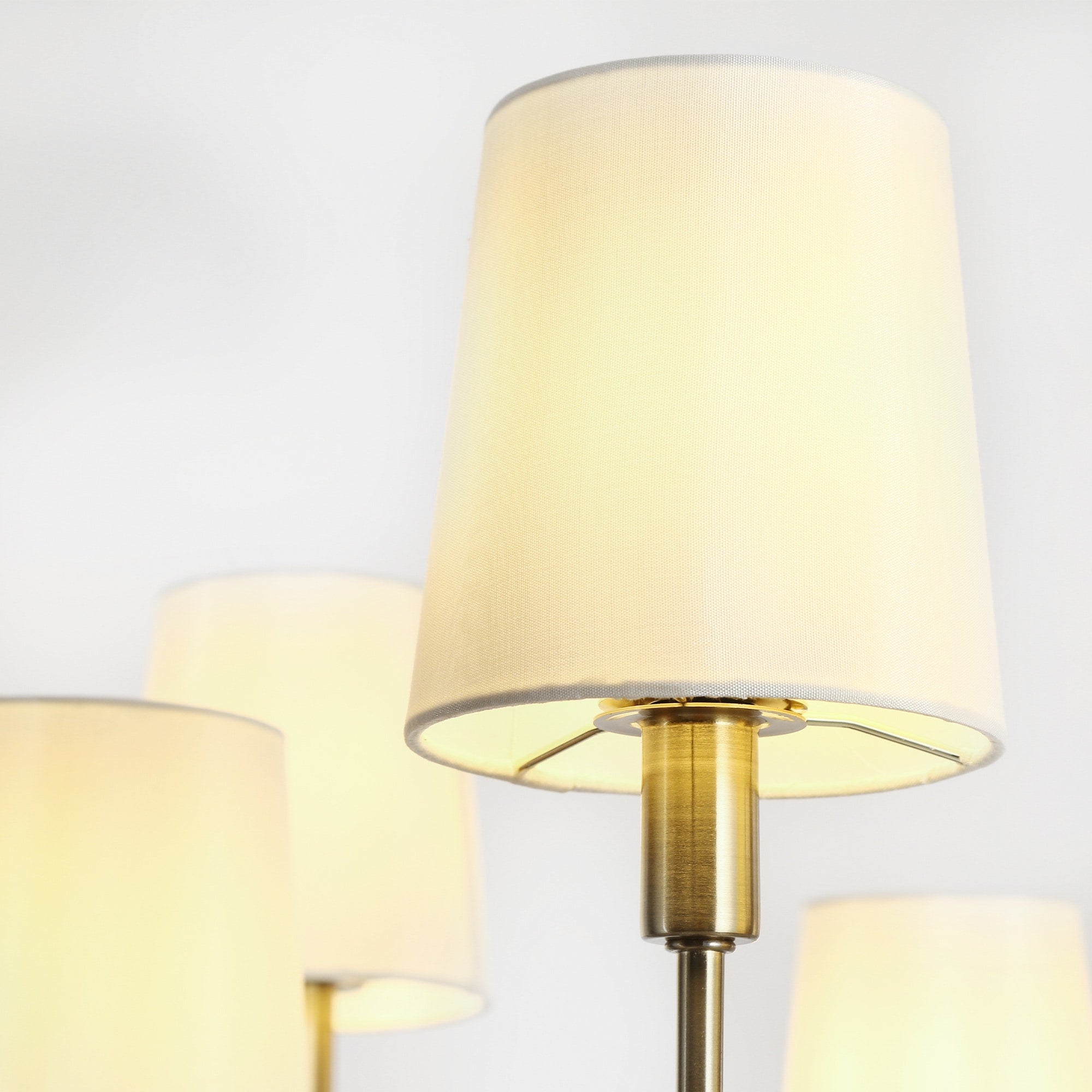 Nysilan Industrieller Vintage Kronleuchter aus Messing mit Stoffbezug-Letslighting