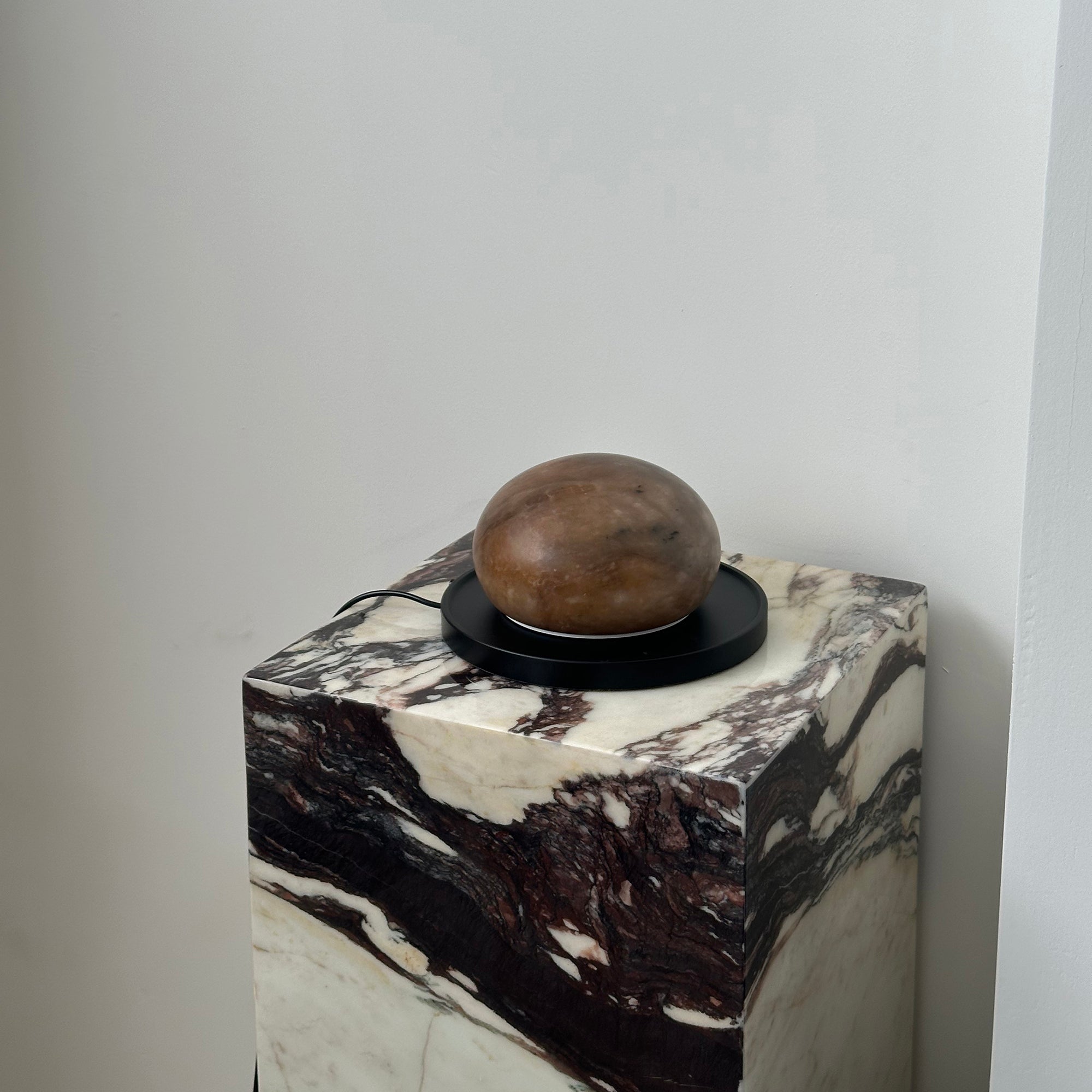 Bolita Alabaster Table Lamp - Letslighting