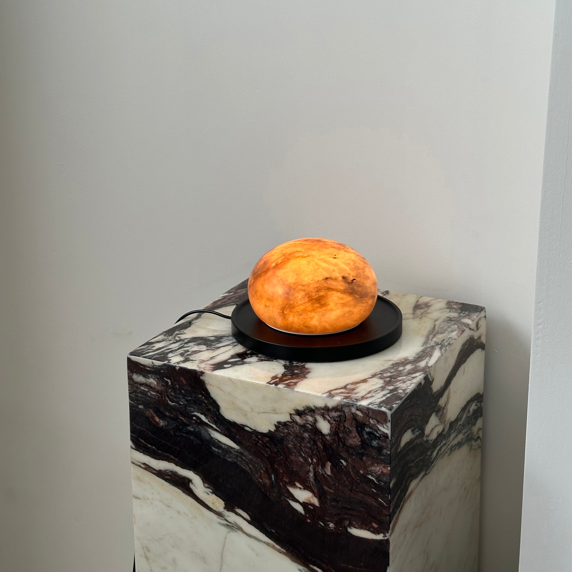 Bolita Alabaster Table Lamp - Letslighting