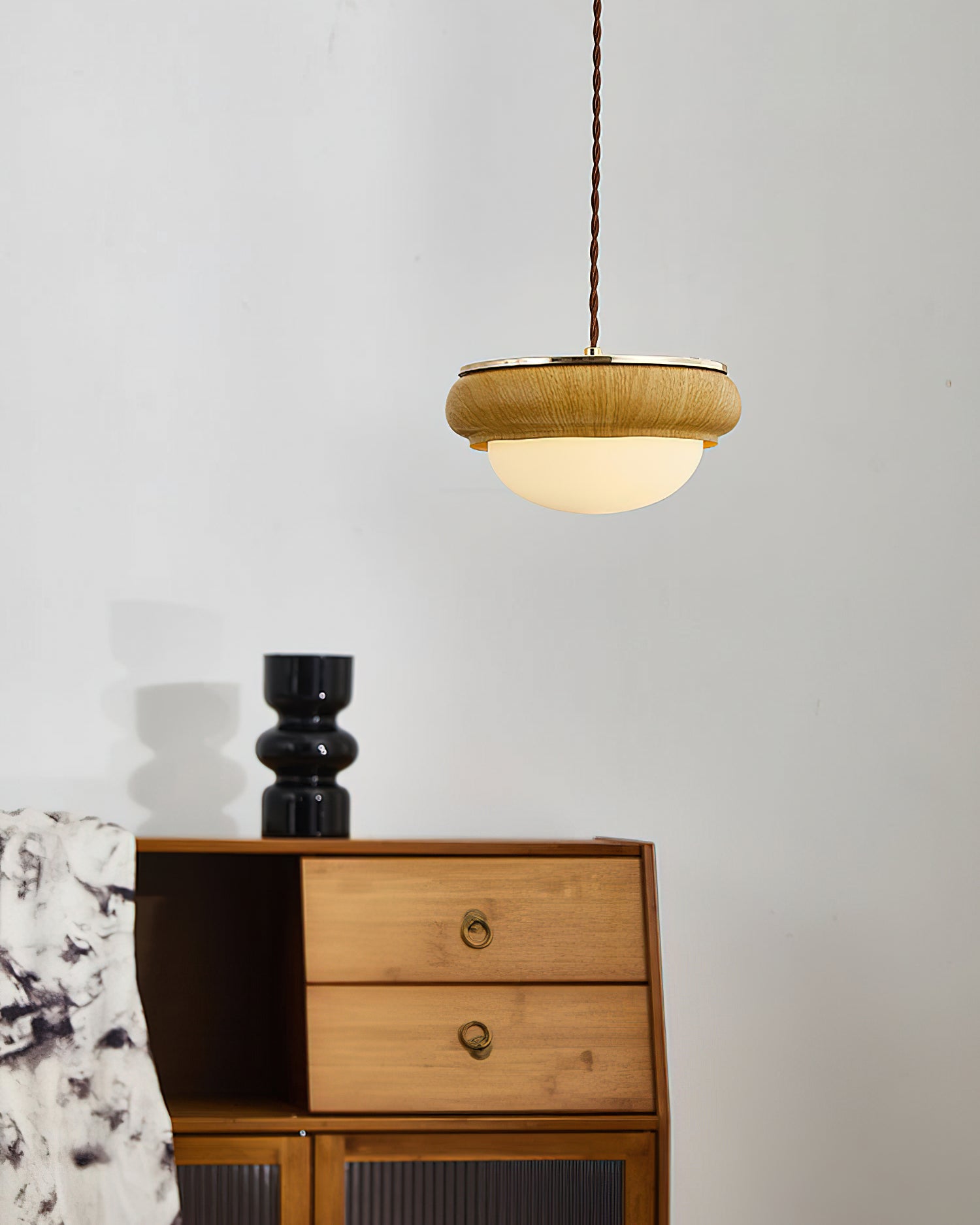 Quillon Pendelleuchte Modern Holzring Mattglas Kugelschirm-Letslighting