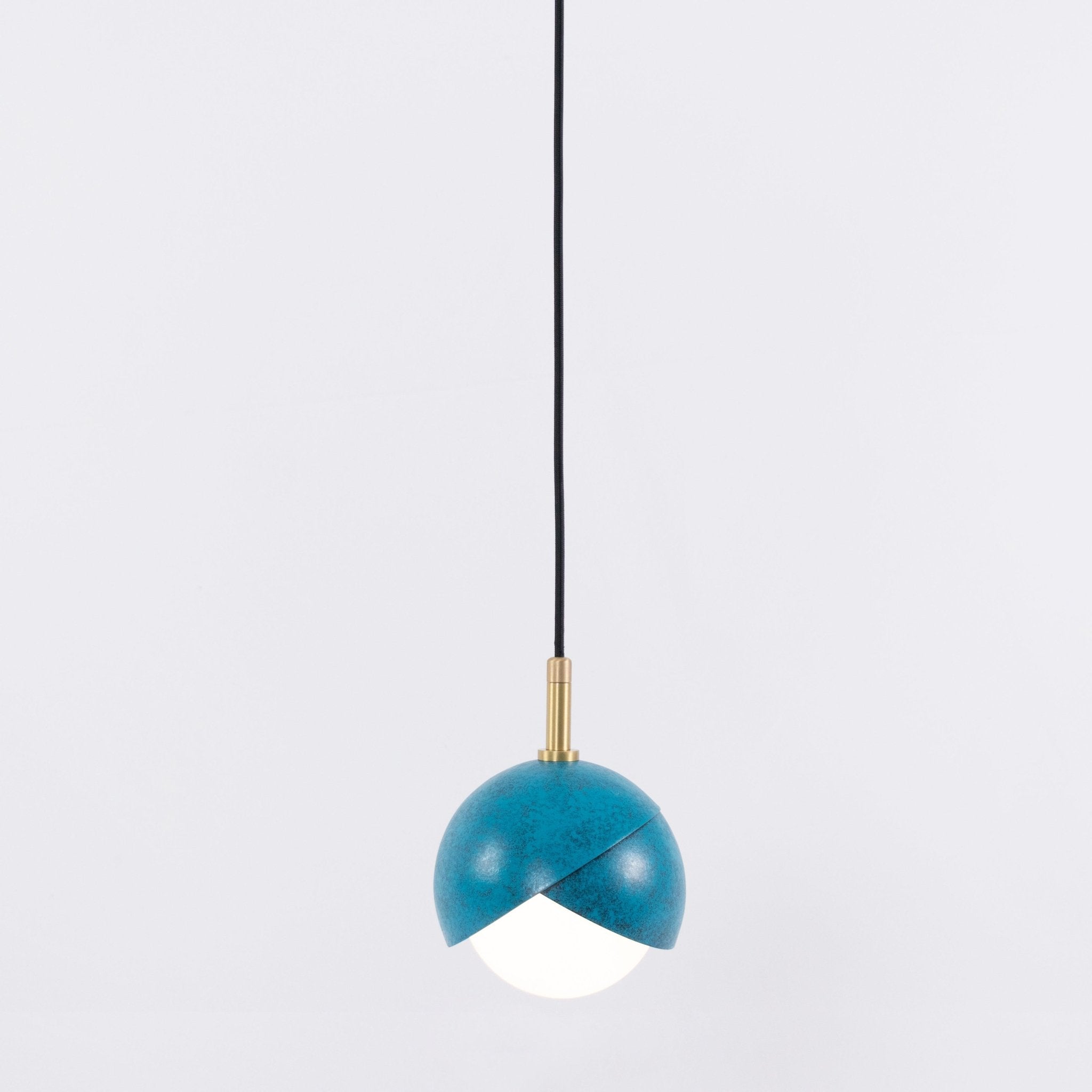 Solara Moderne Pendelleuchte Messing Geschachtelte Opalkugel-Letslighting