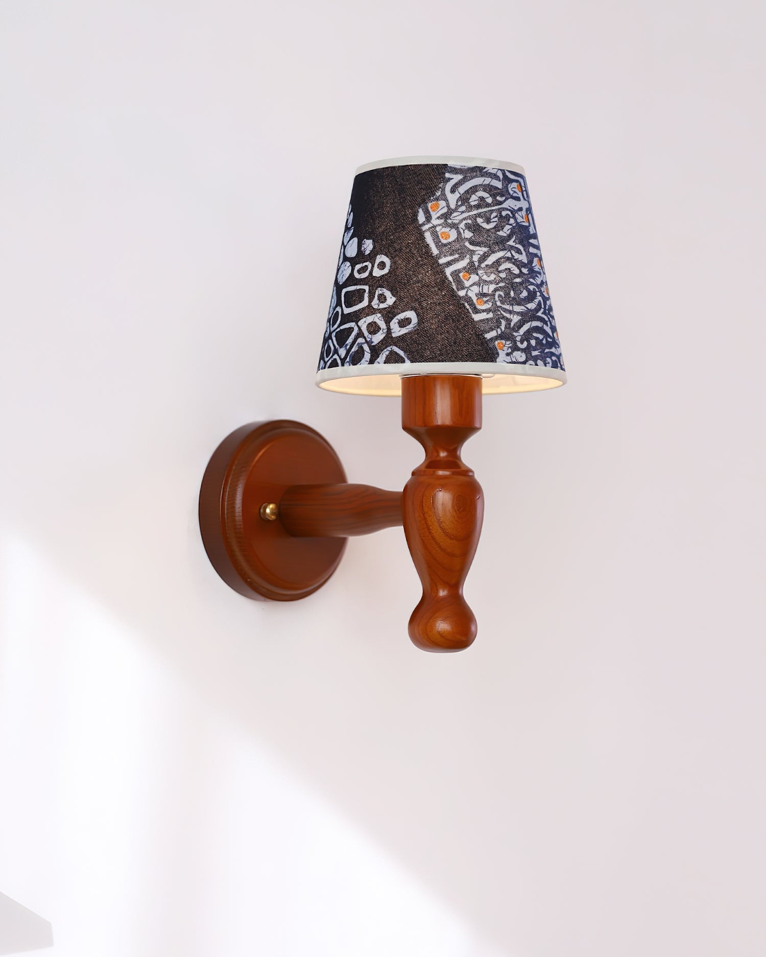 Mapleleaf Moderne Wandleuchte aus Holz-Letslighting