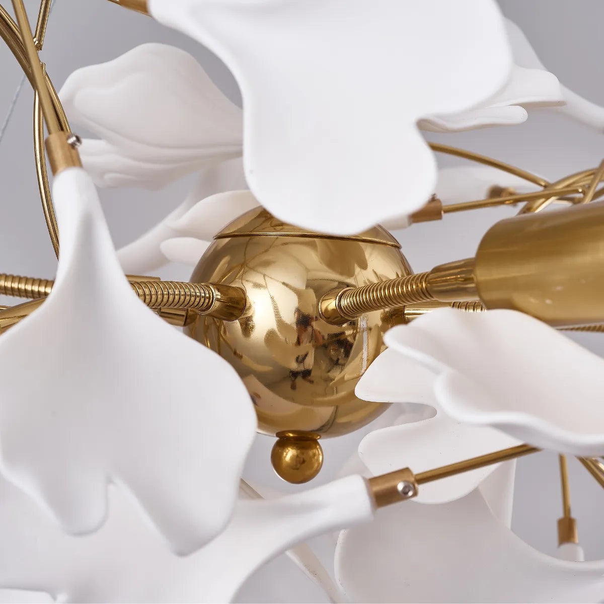 Olivia Modern Kronleuchter Blumen Gold/Weiß Wohnzimmer Metall/Keramik