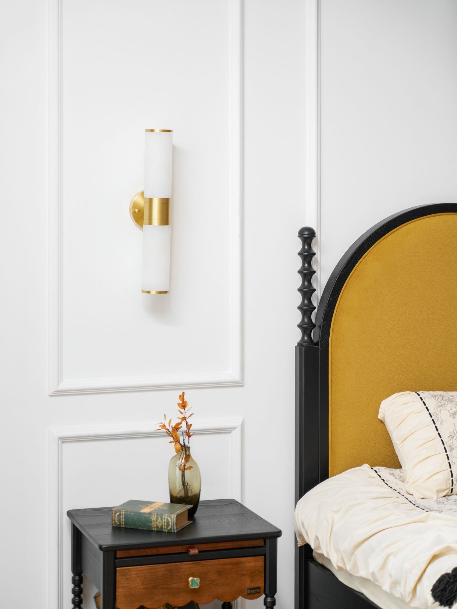 Kaia Minimalist Alabaster Wall Lamp - Neutralighting