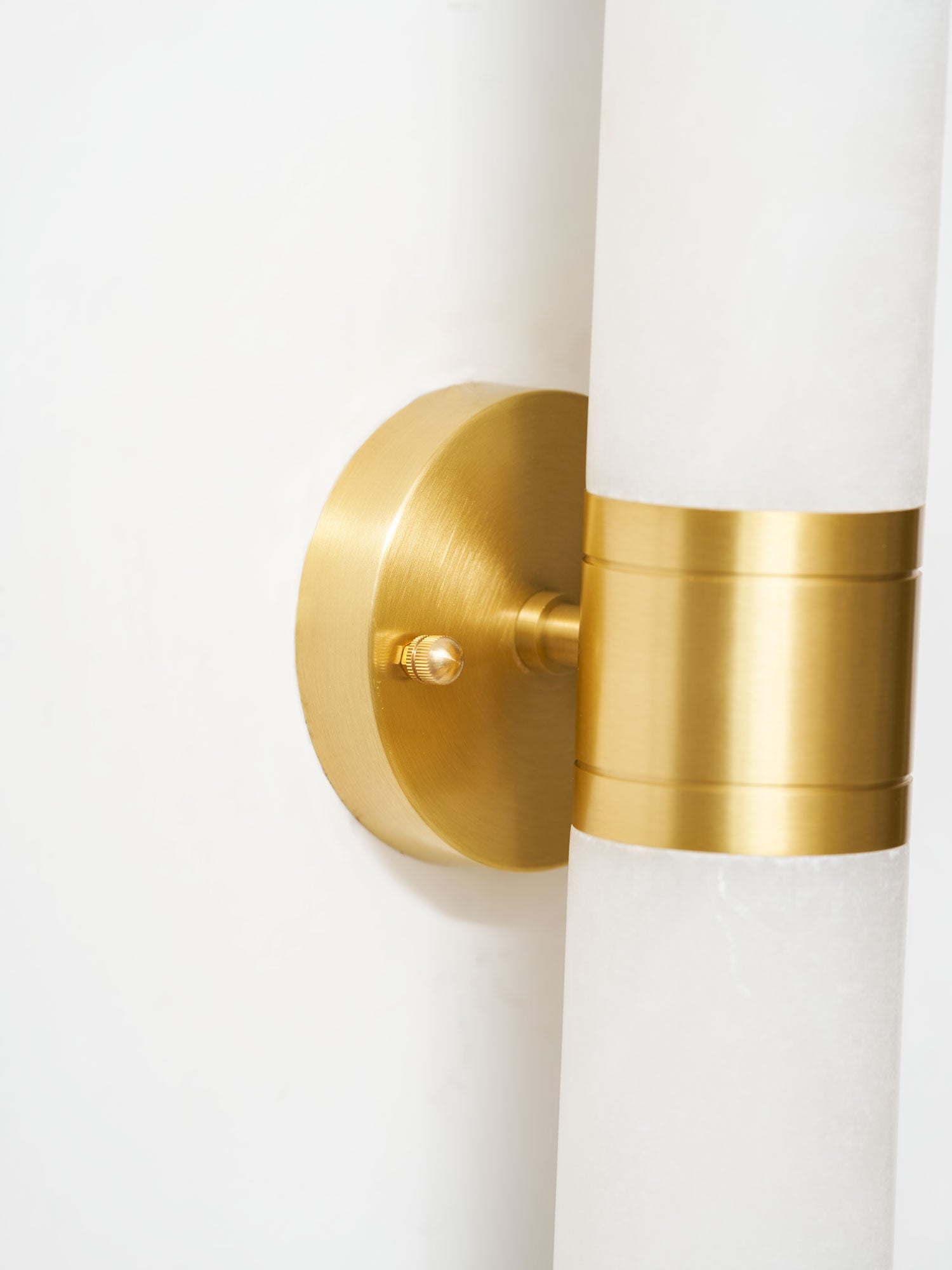 Kaia Minimalist Alabaster Wall Lamp - Neutralighting