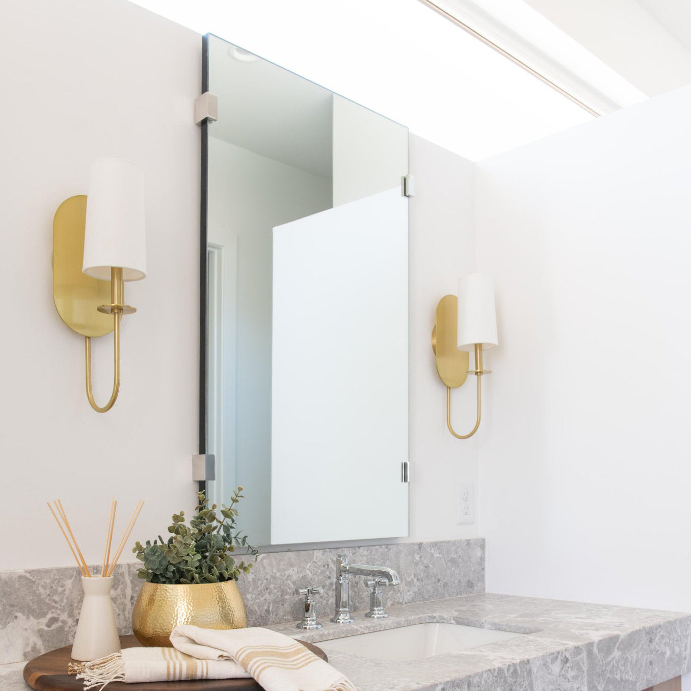 Voloraris Elegance Wandleuchte aus Messinggewebe-Letslighting