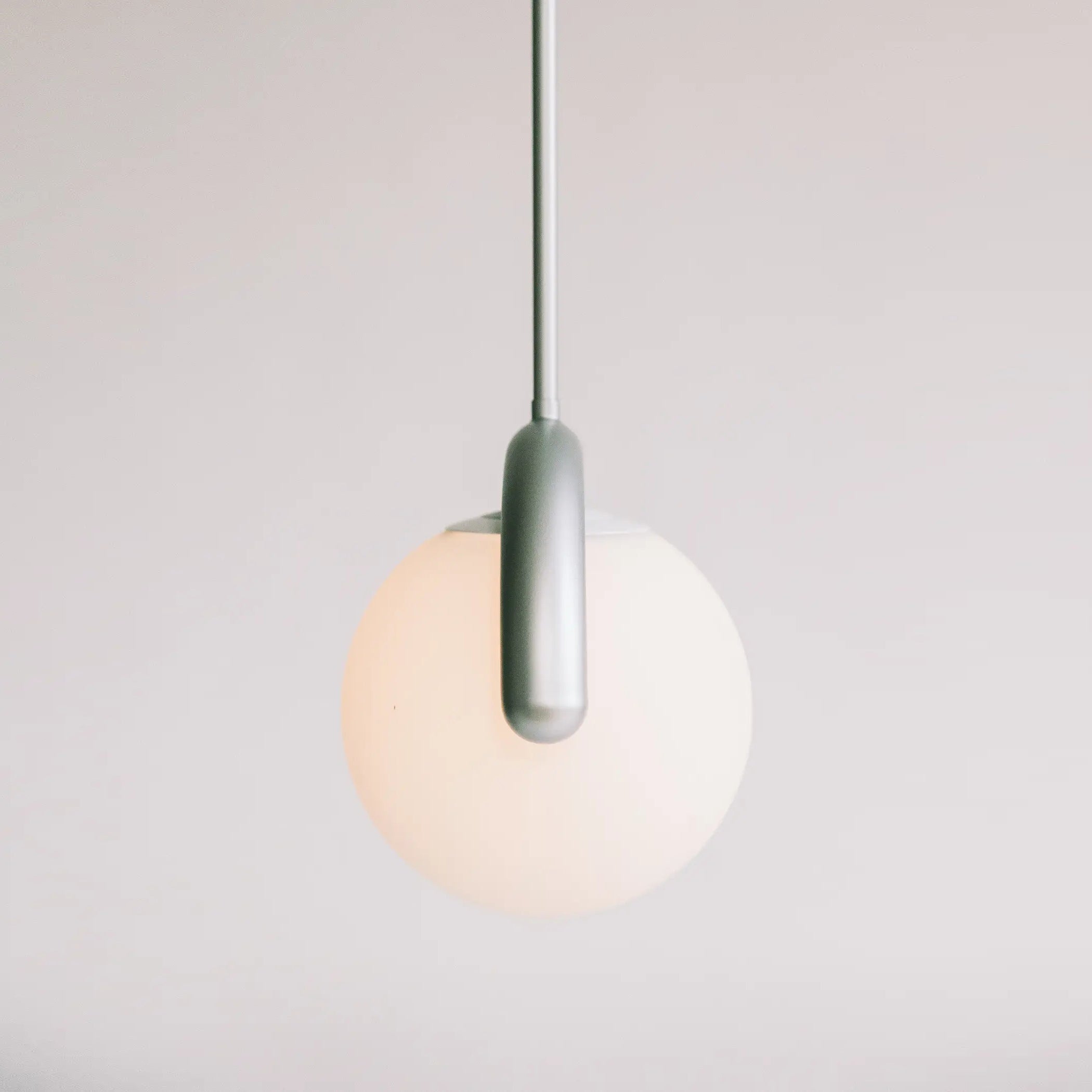 Uveta Linearer Kronleuchter in Rot & Silber