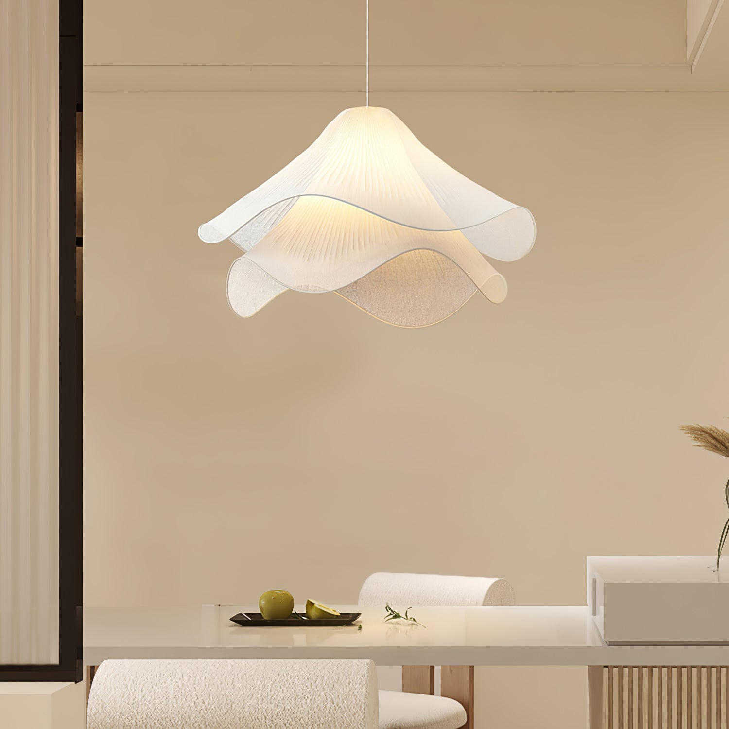 Revn Moderne Art-Déco-Pendelleuchte mit Blumenmotiv