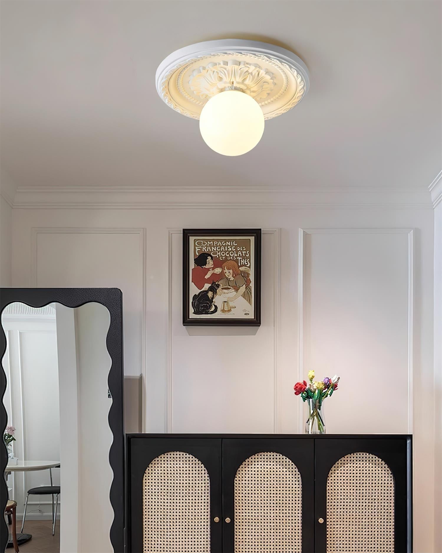 Ivorelle Vintage Geschnitzte Deckenleuchte mit Glaskugel-Schirm-Letslighting