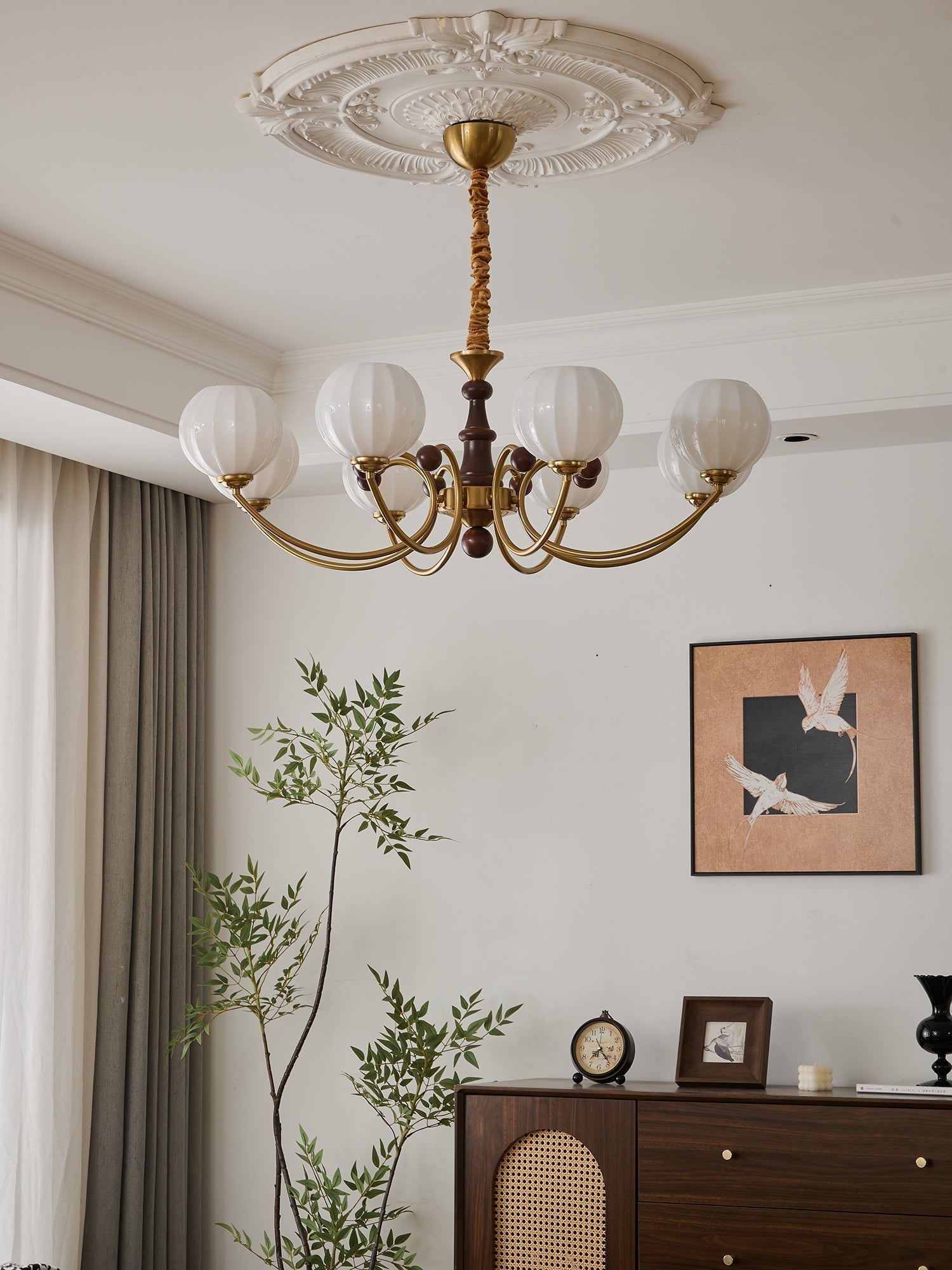 Omirara Traditioneller Eleganter Kronleuchter aus Vintage-Holz-Letslighting