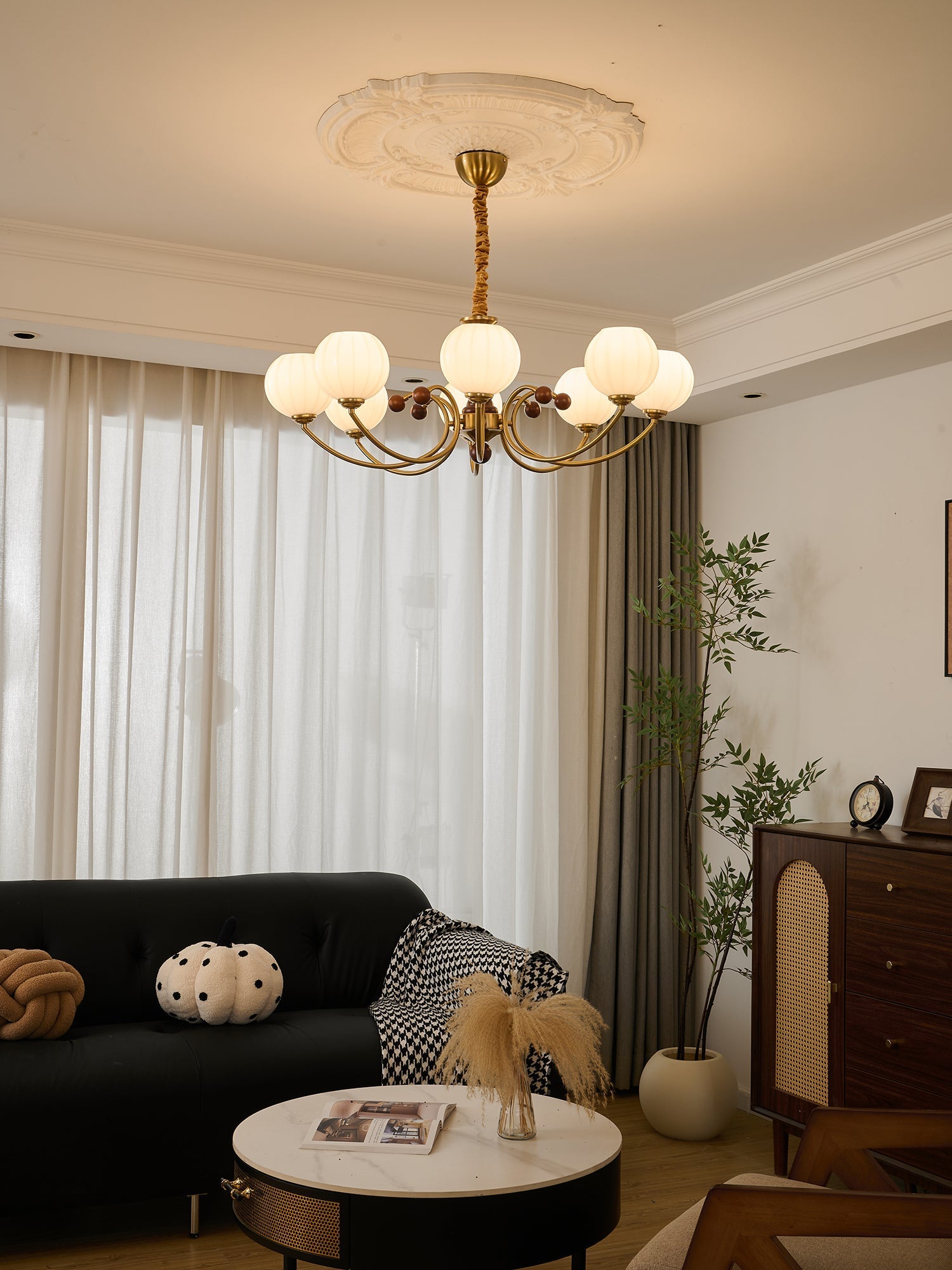 Omirara Traditioneller Eleganter Kronleuchter aus Vintage-Holz-Letslighting