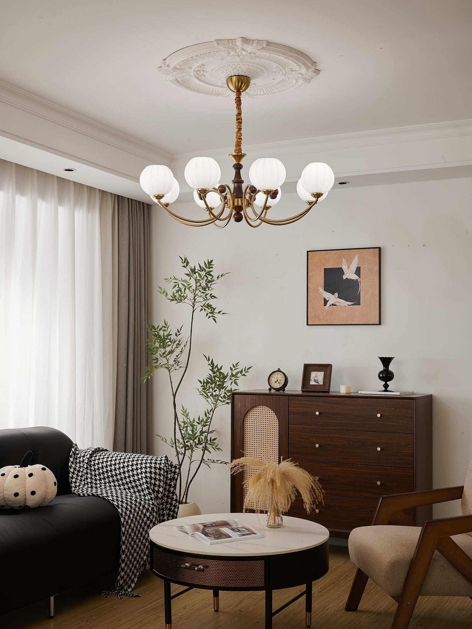 Omirara Traditioneller Eleganter Kronleuchter aus Vintage-Holz-Letslighting