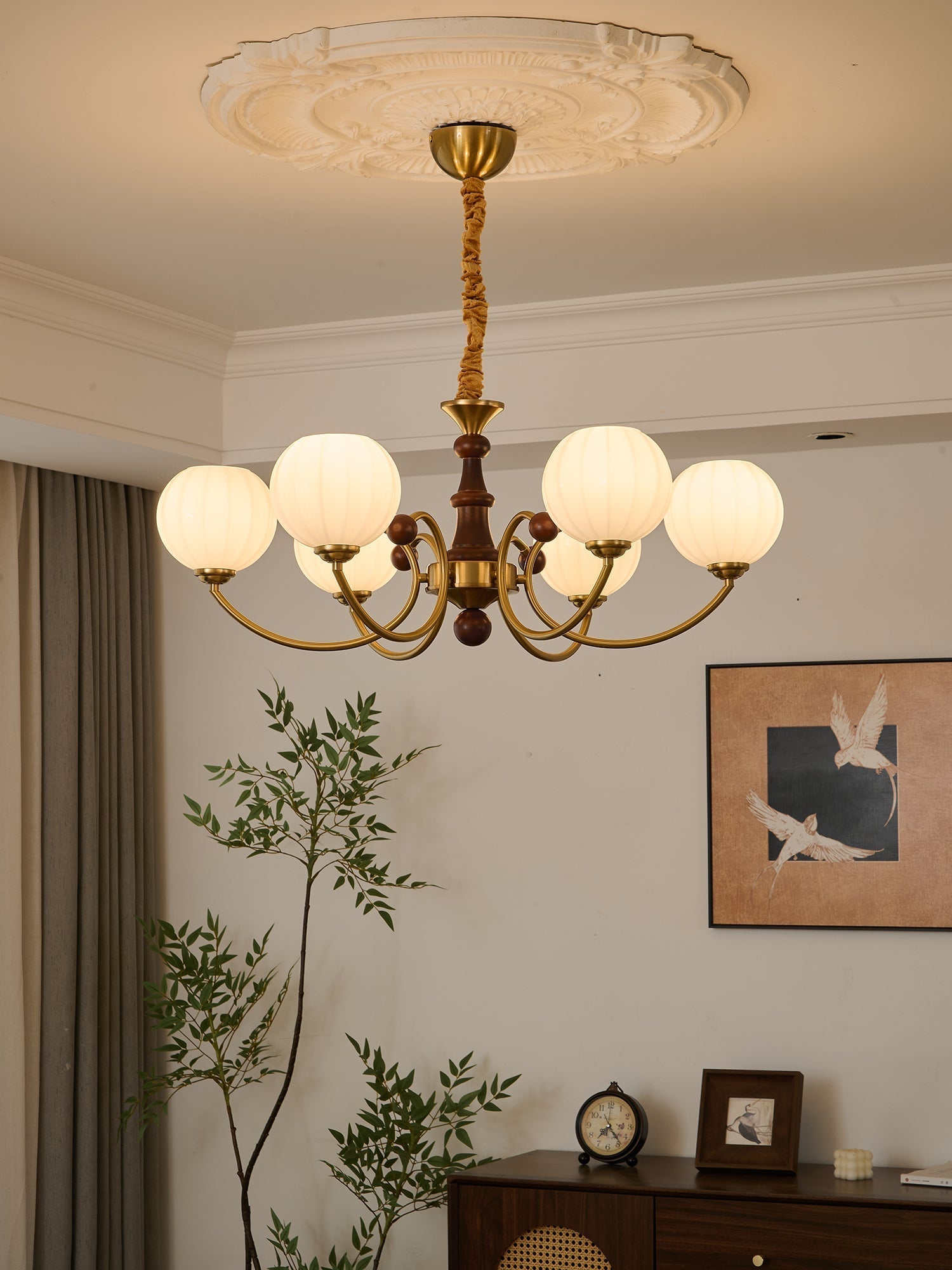 Omirara Traditioneller Eleganter Kronleuchter aus Vintage-Holz-Letslighting