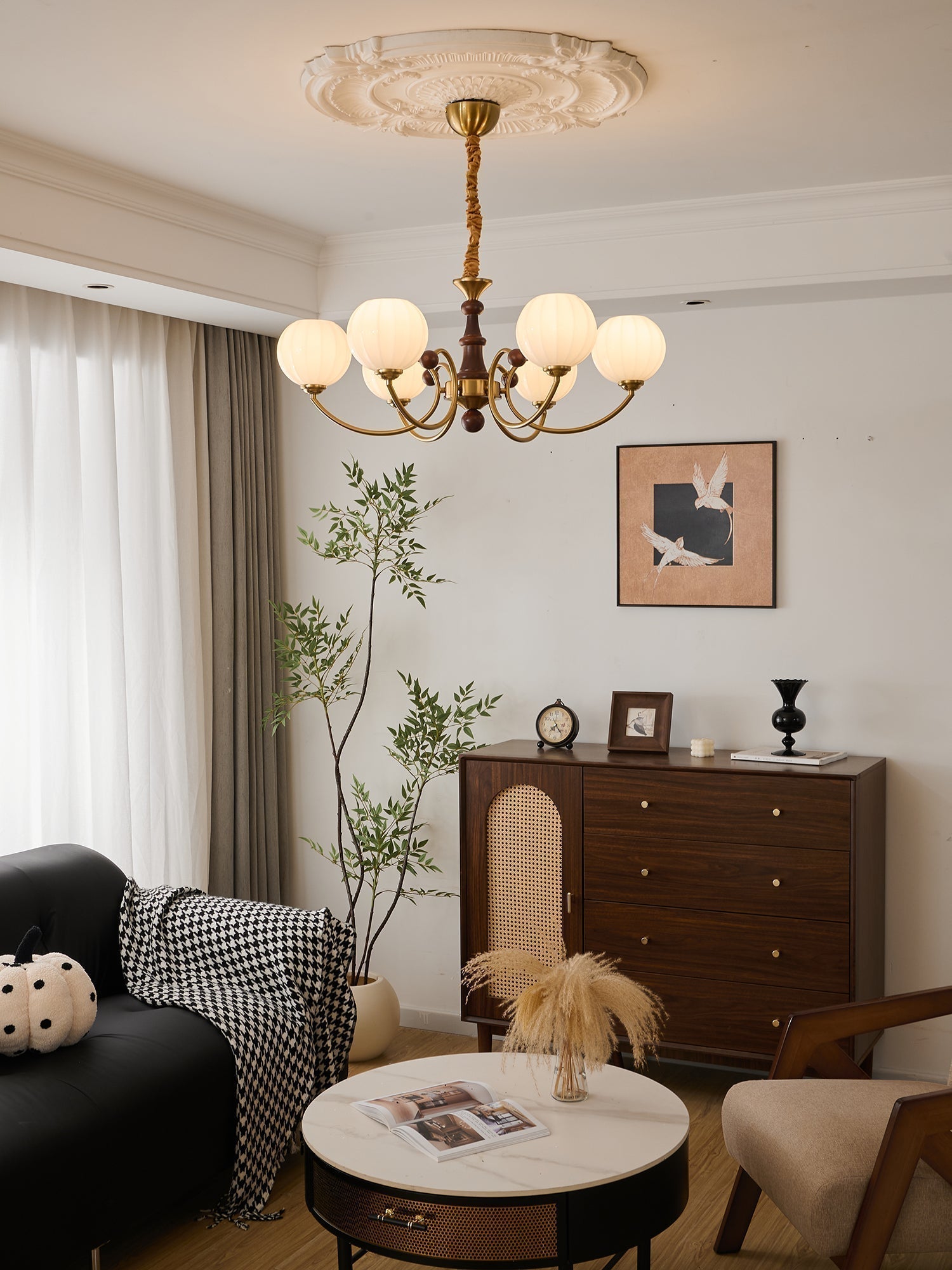 Omirara Traditioneller Eleganter Kronleuchter aus Vintage-Holz-Letslighting