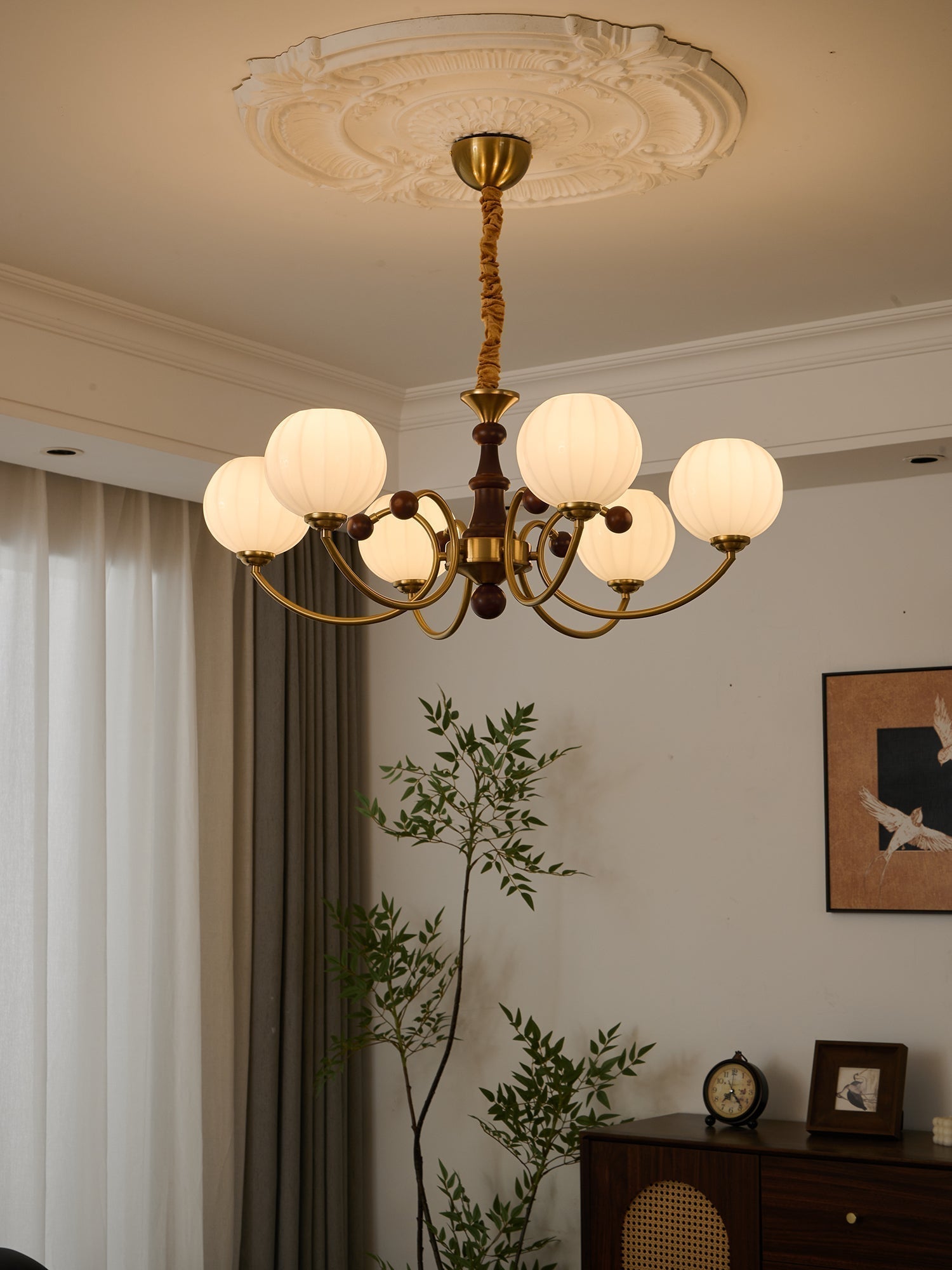 Omirara Traditioneller Eleganter Kronleuchter aus Vintage-Holz-Letslighting
