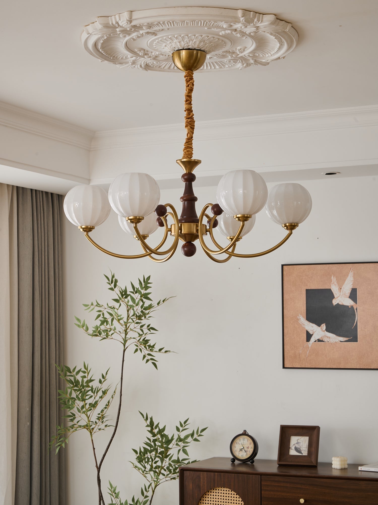 Omirara Traditioneller Eleganter Kronleuchter aus Vintage-Holz-Letslighting