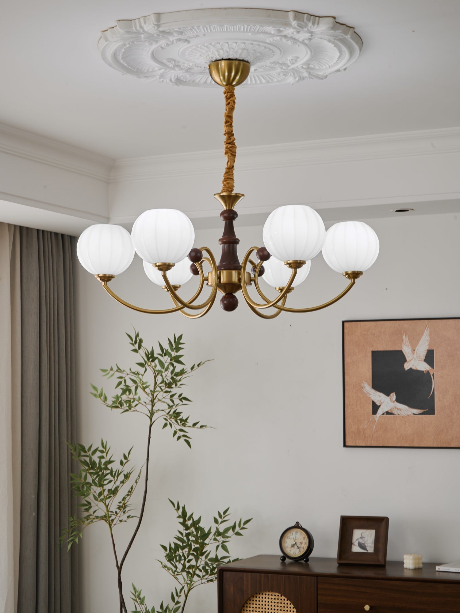 Omirara Traditioneller Eleganter Kronleuchter aus Vintage-Holz-Letslighting